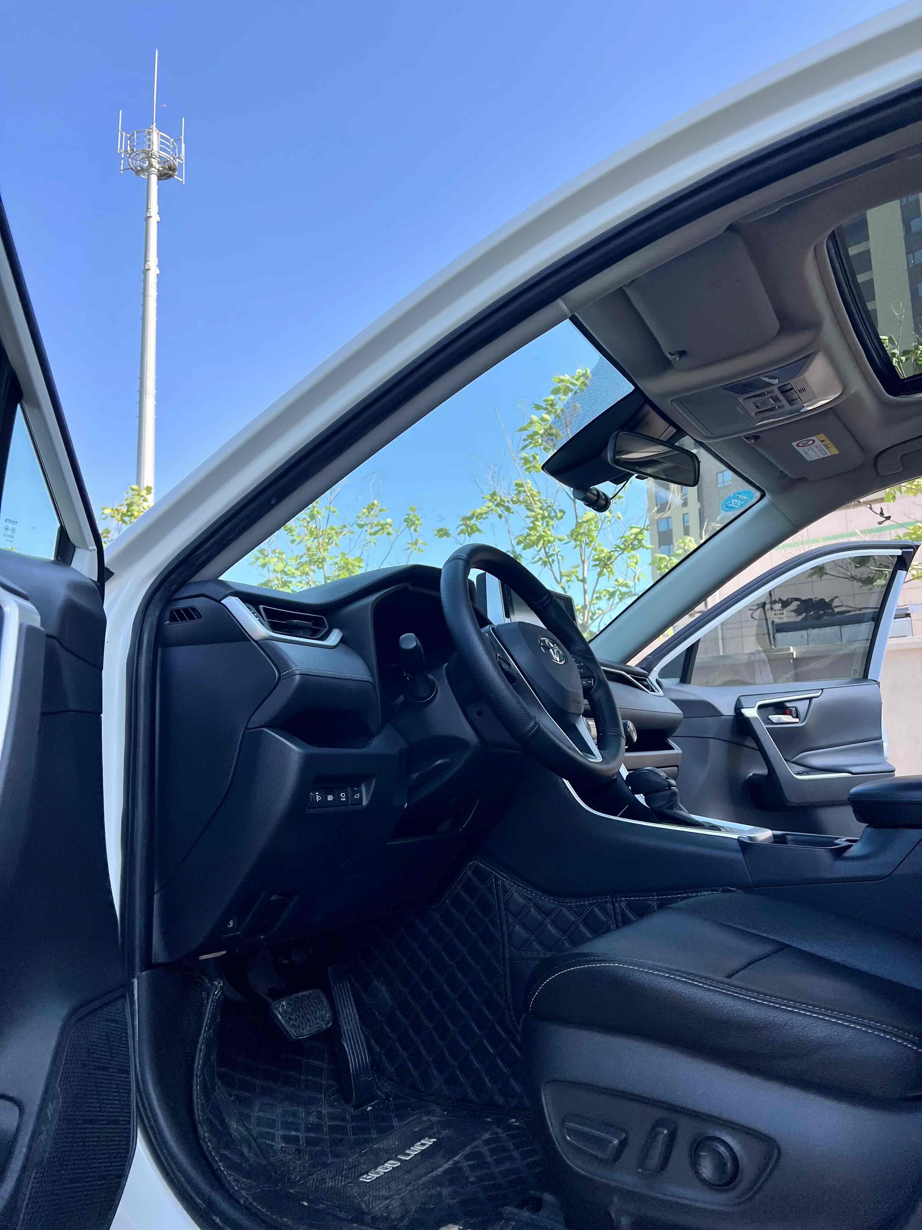 Toyota RAV4 2020 car image #4