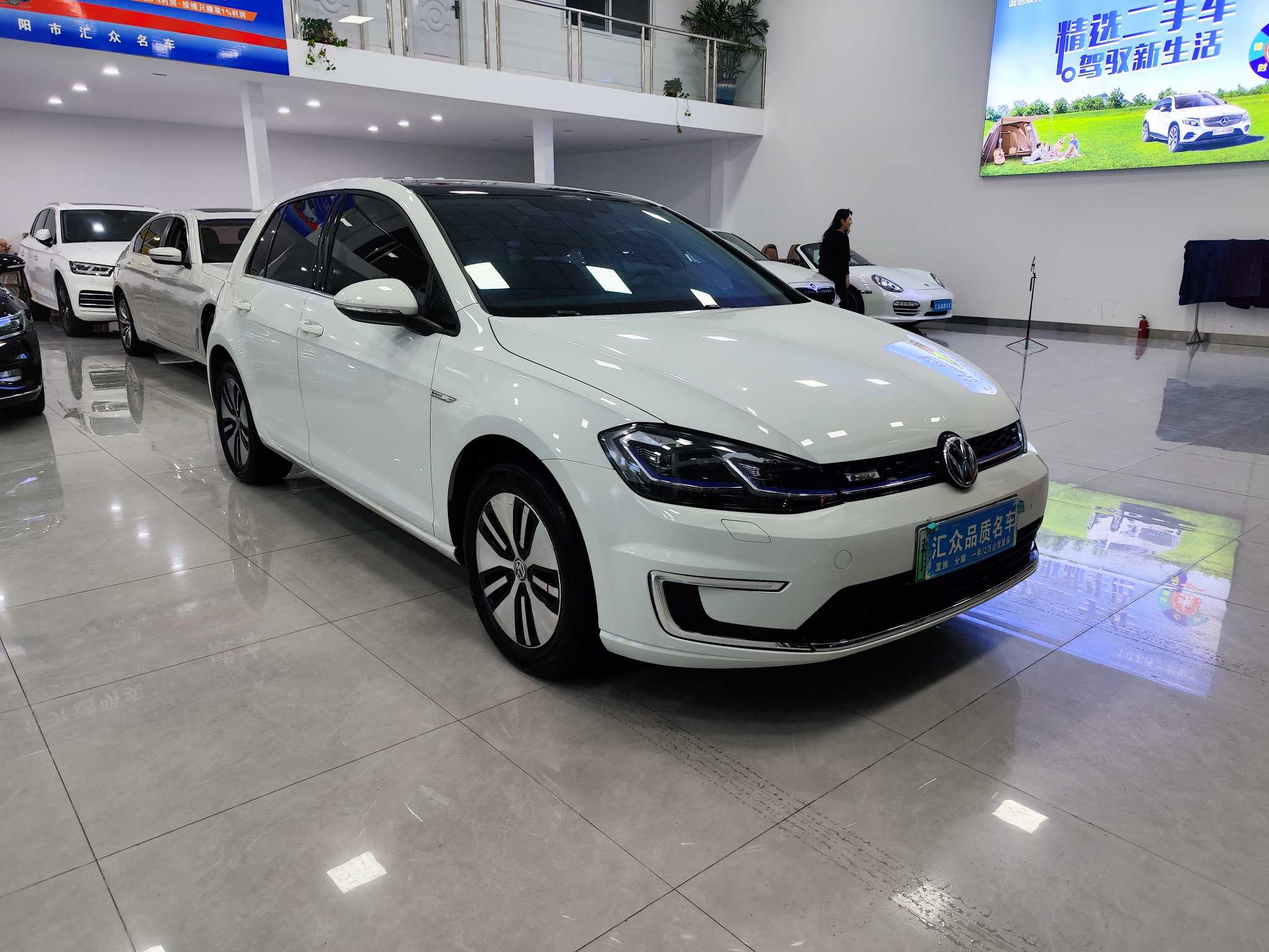 Volkswagen Golf Pure Electric 2020 car image #4