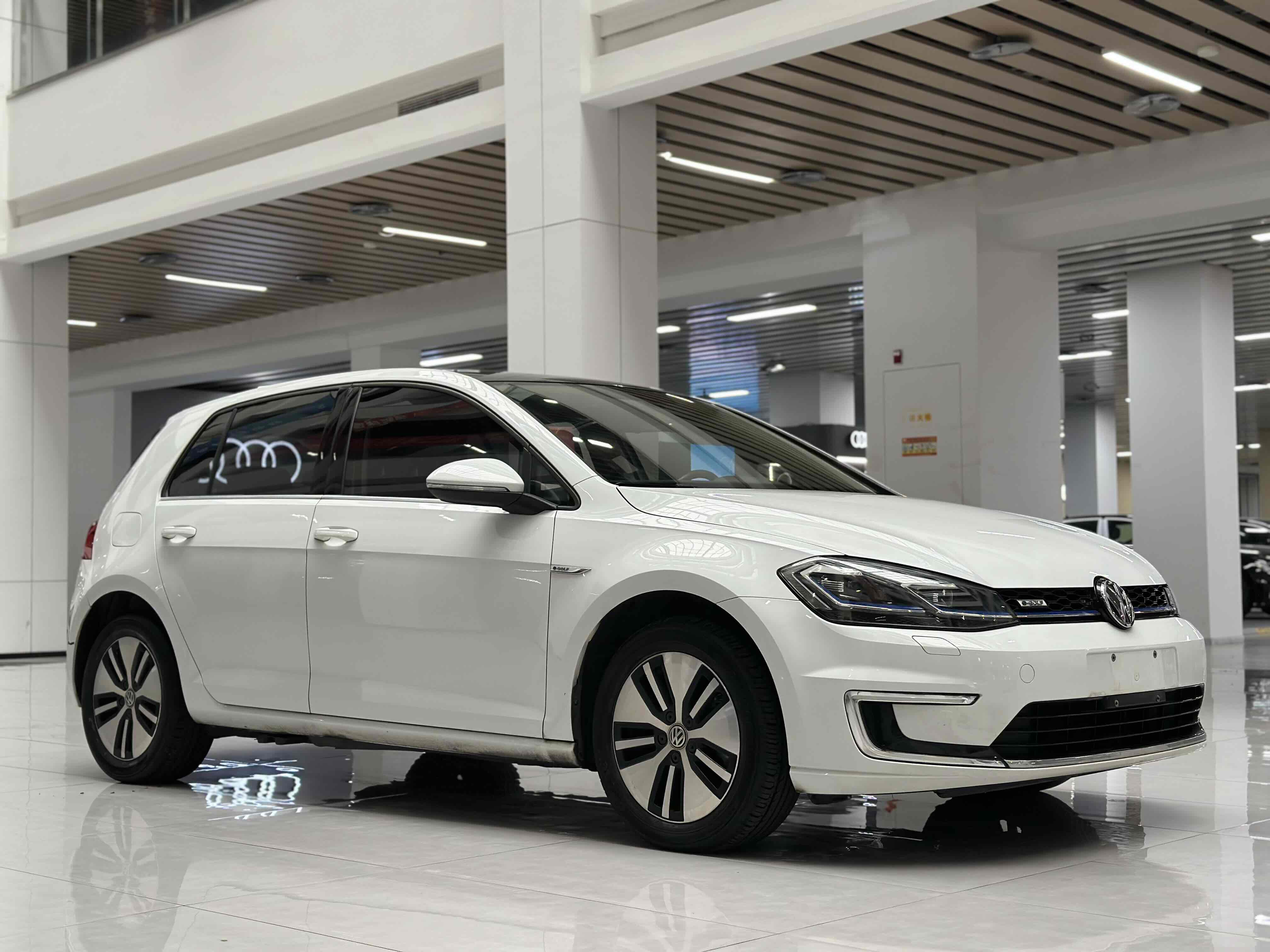 Volkswagen Golf Pure Electric 2021 car image #4