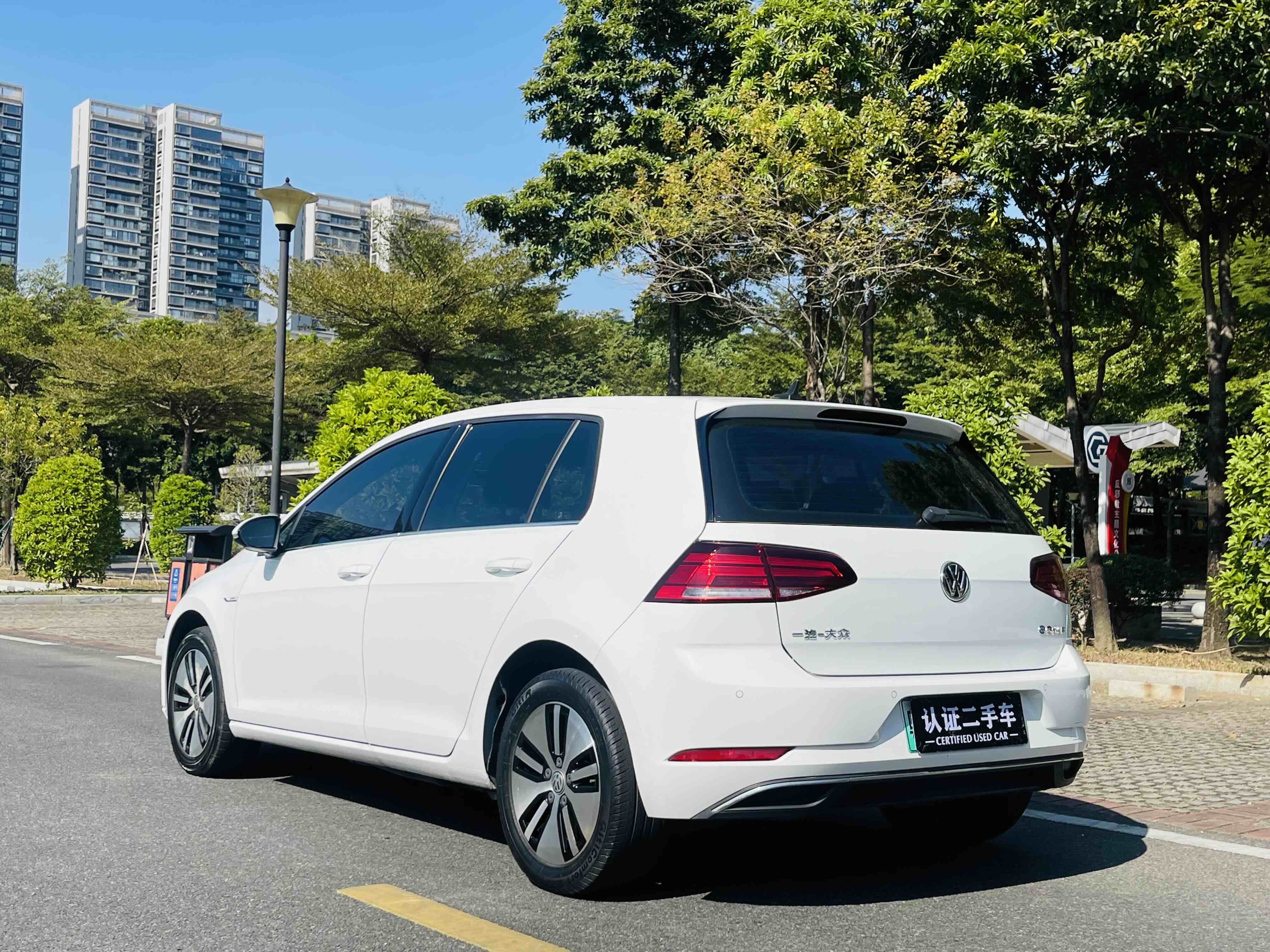 Volkswagen Golf Pure Electric 2021 imagen de coche #4