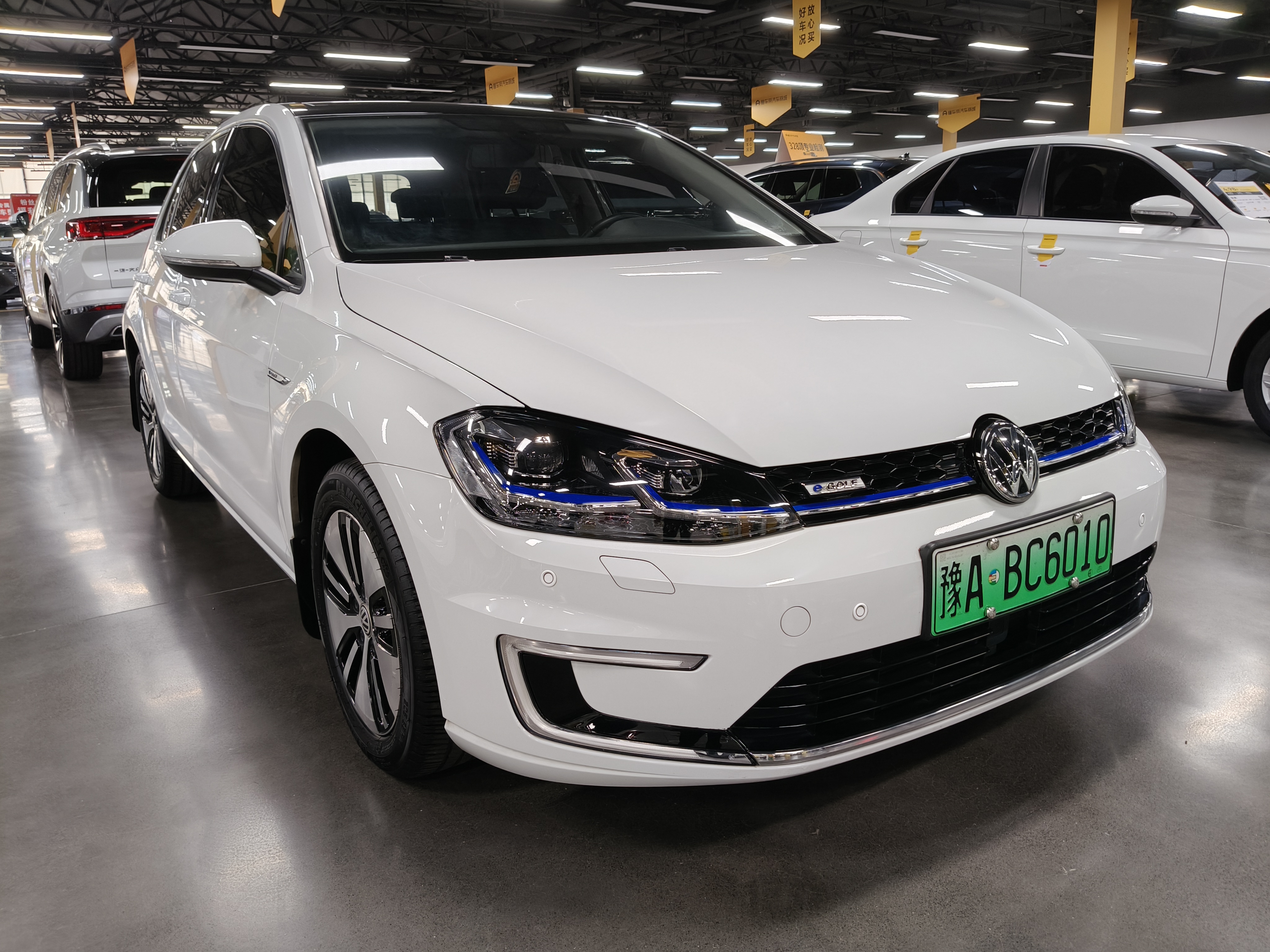 Volkswagen Golf Pure Electric 2020 car image #4