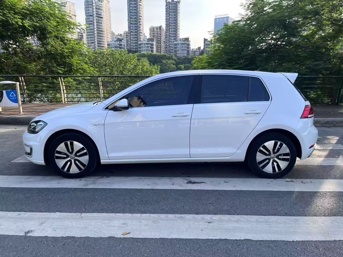 Volkswagen Golf Pure Electric 2021 #4 Volkswagen Golf Pure Electric 2021 car image #4