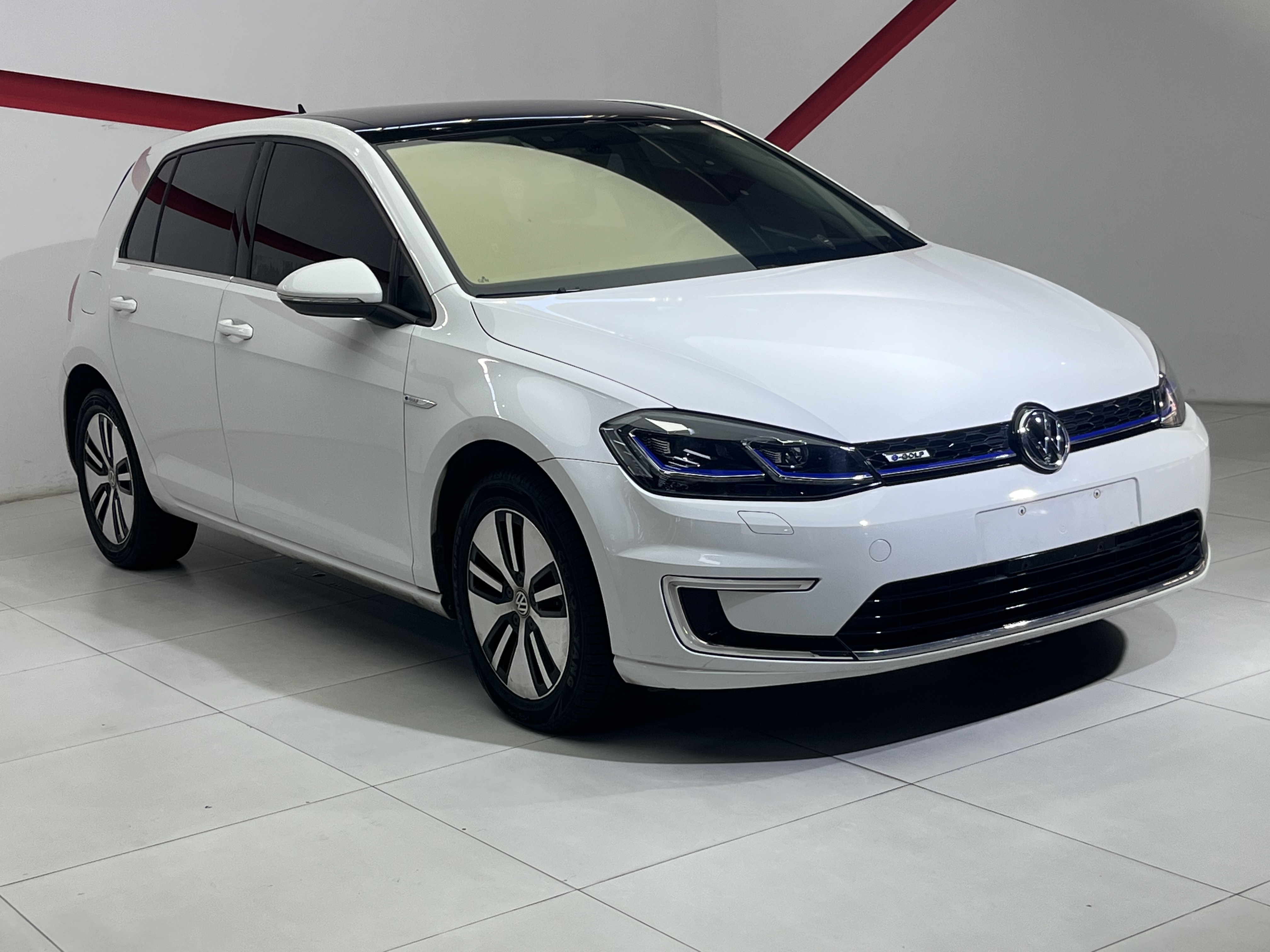 Volkswagen Golf Pure Electric 2021 car image #4