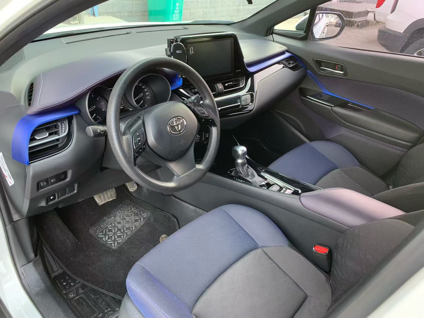 Toyota C-HR 2019 immagine di auto #4