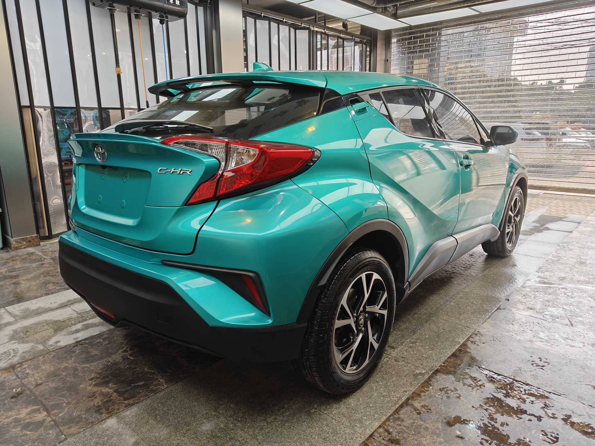 Toyota C-HR 2020 car image #4