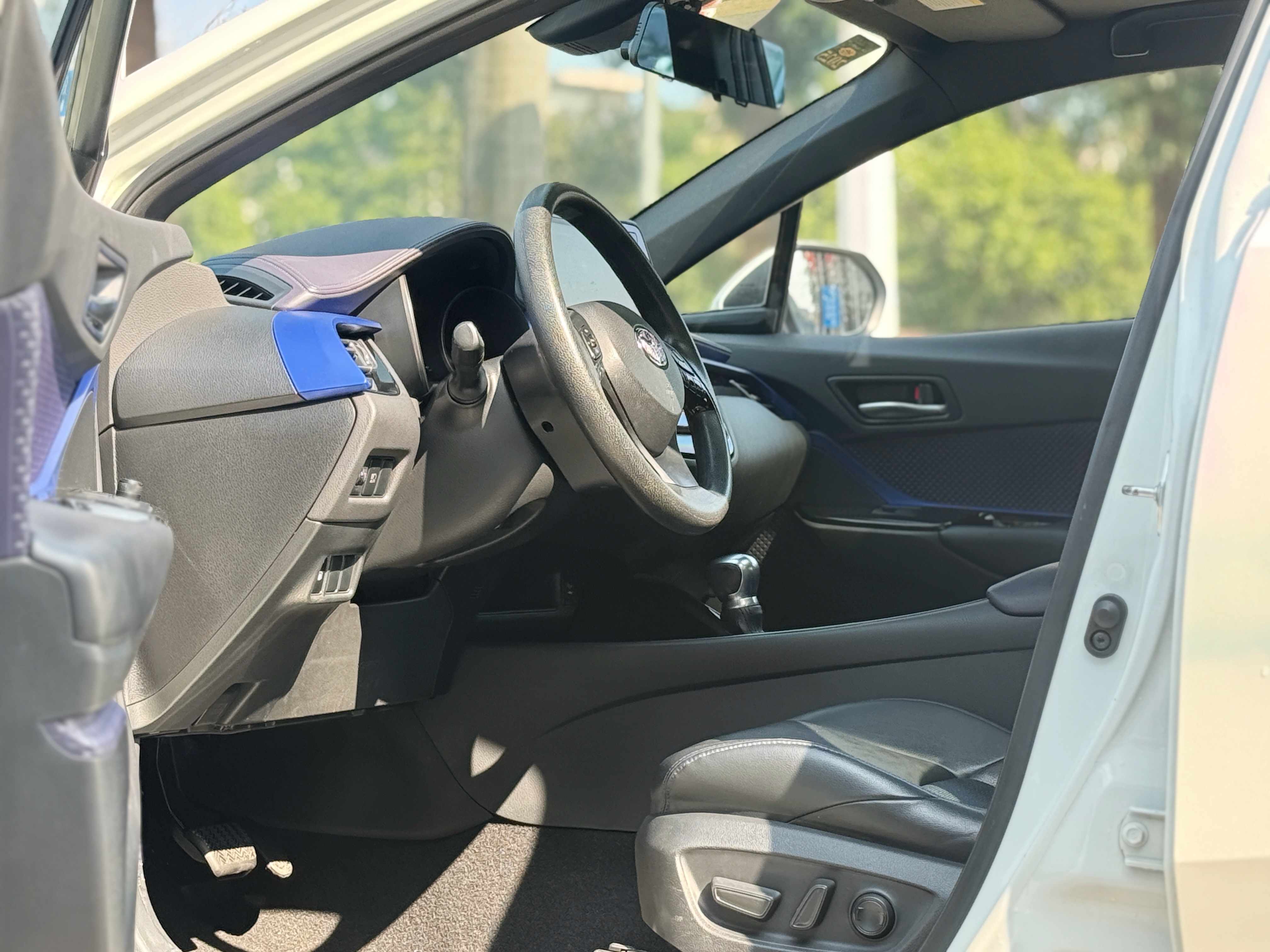 Toyota C-HR 2021 car image #4