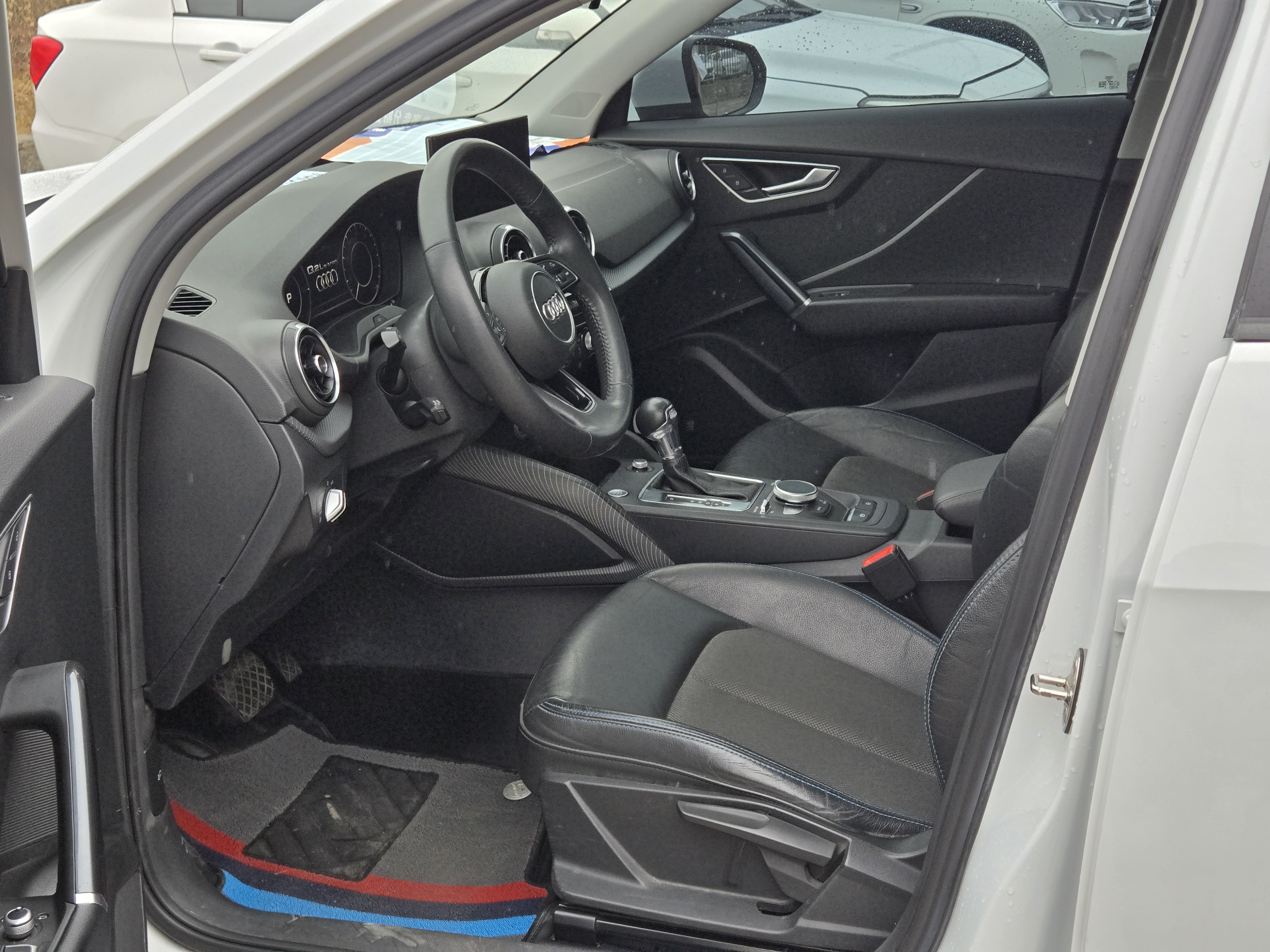 Audi Q2L e-tron 2021 immagine di auto #4