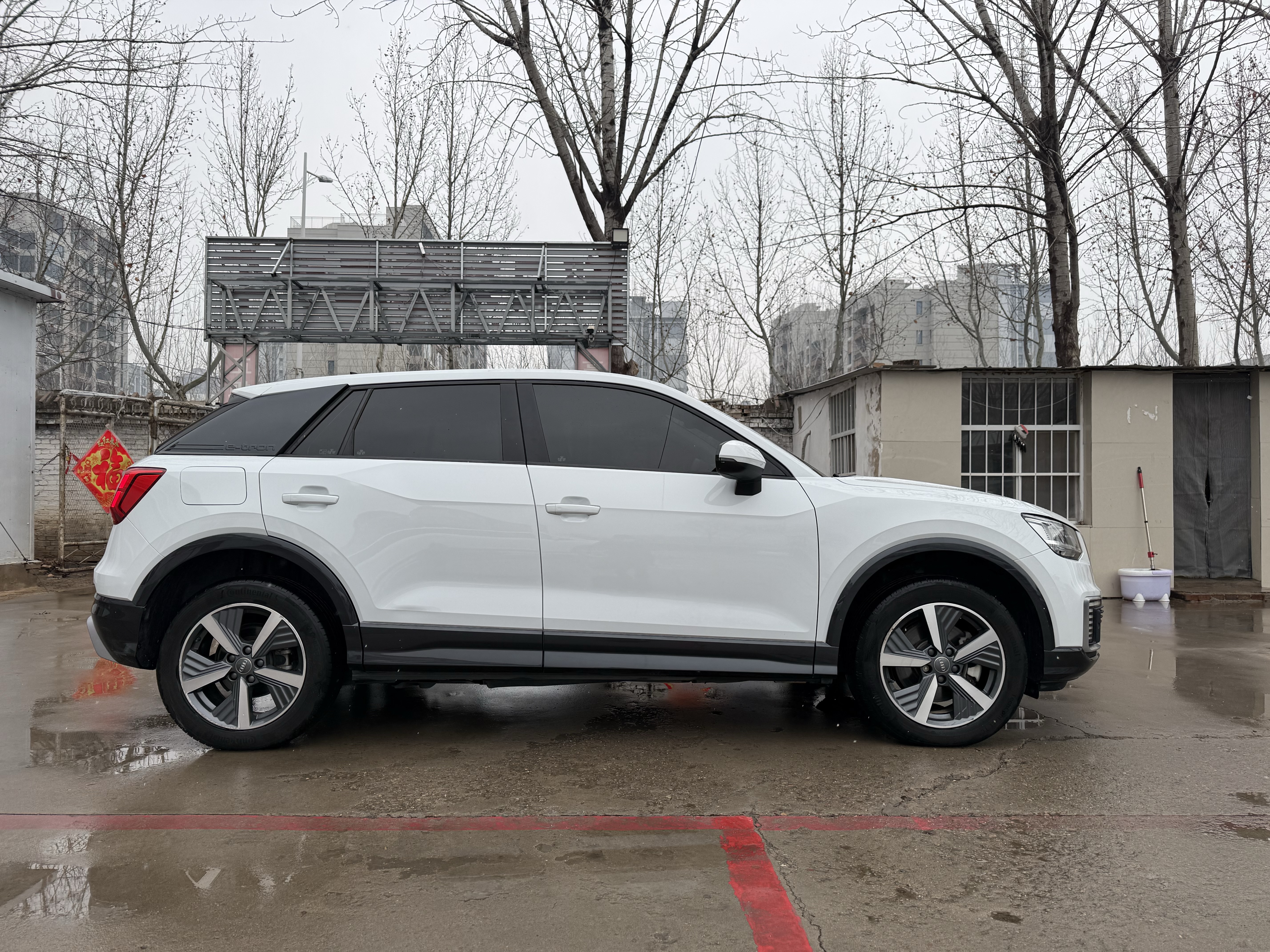 Audi Q2L e-tron 2021 immagine di auto #4