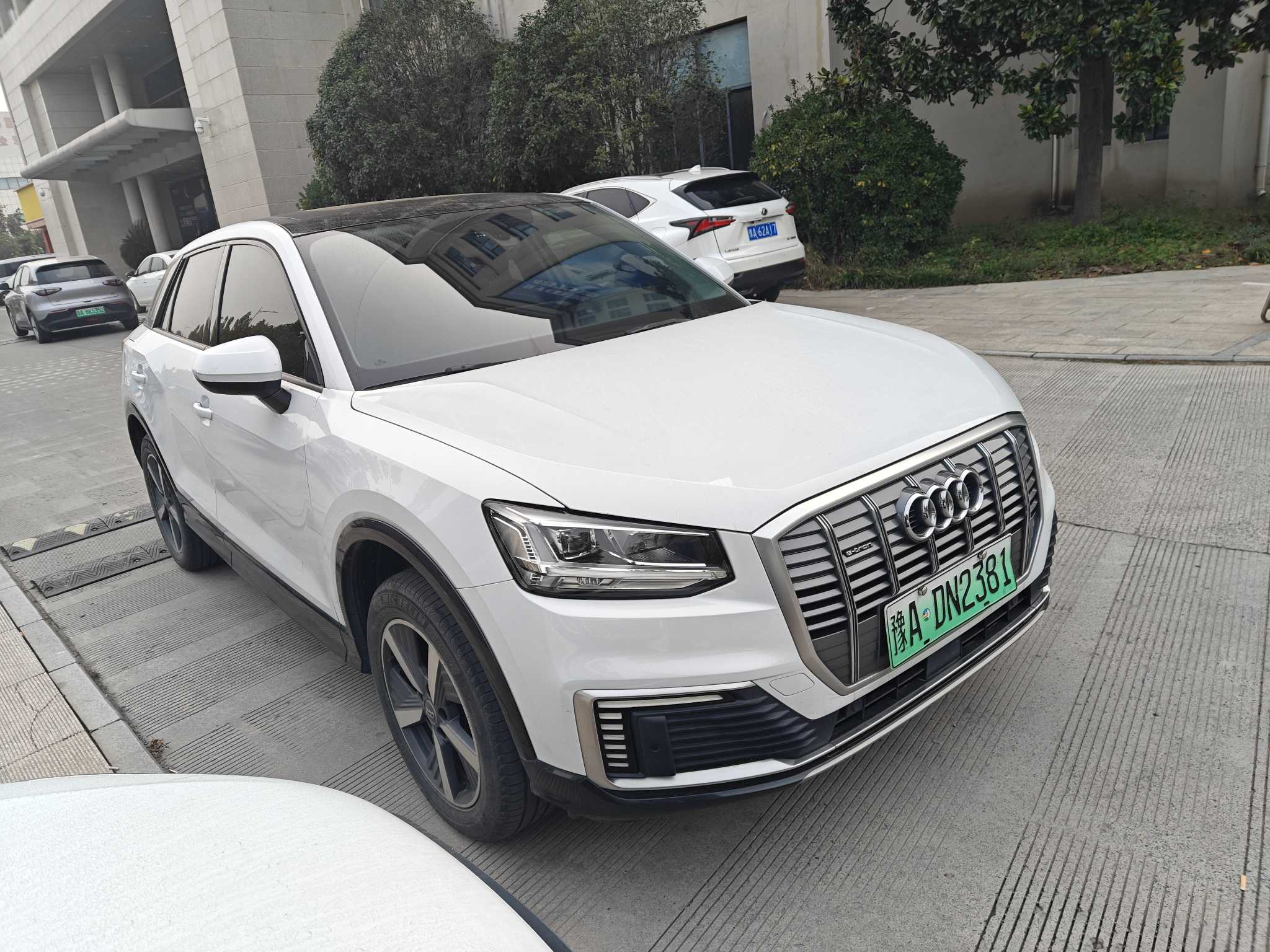 Audi Q2L e-tron 2020 imagen de coche #4