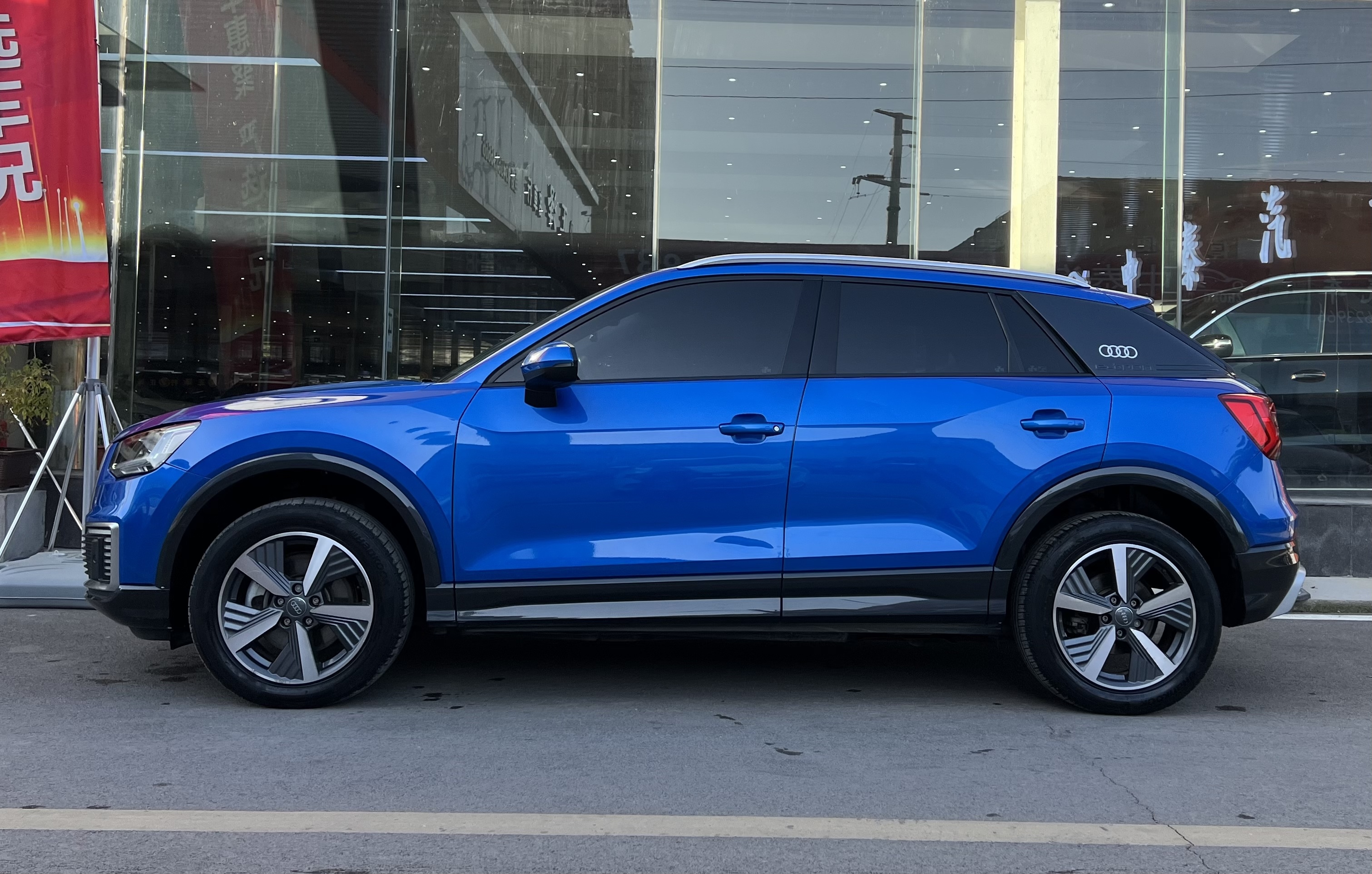Audi Q2L e-tron 2021 car image #4
