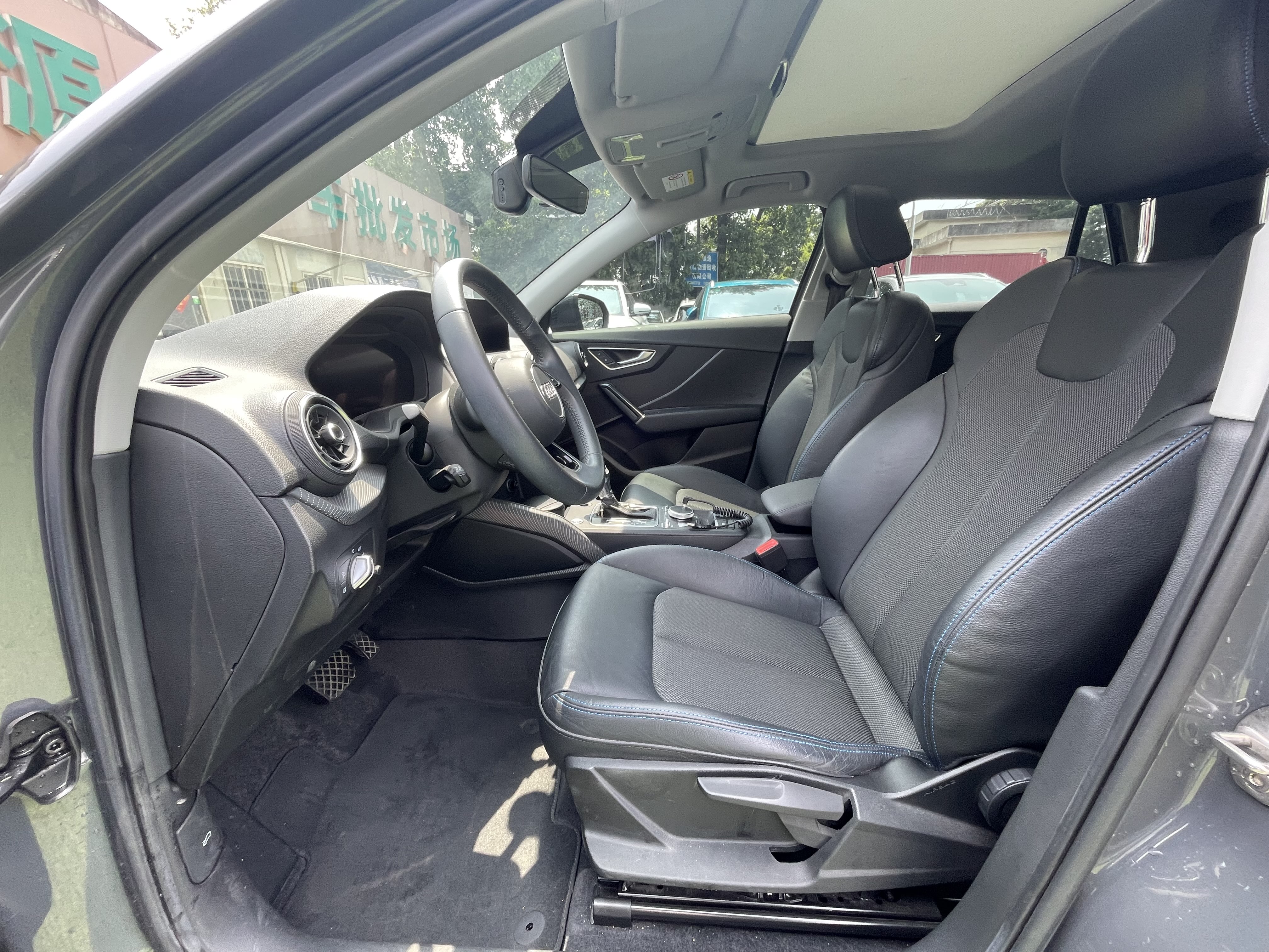 Audi Q2L e-tron 2021 immagine di auto #4