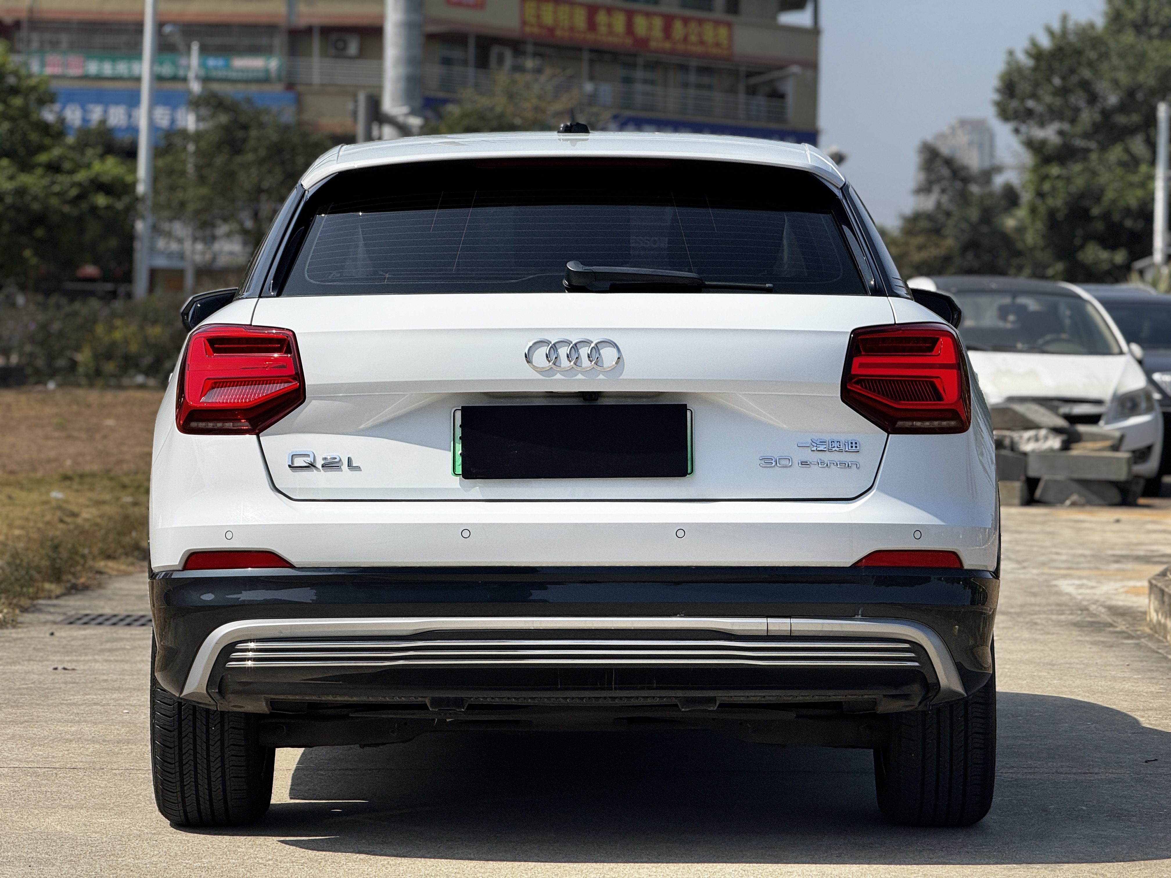 Audi Q2L e-tron 2020 car image #4