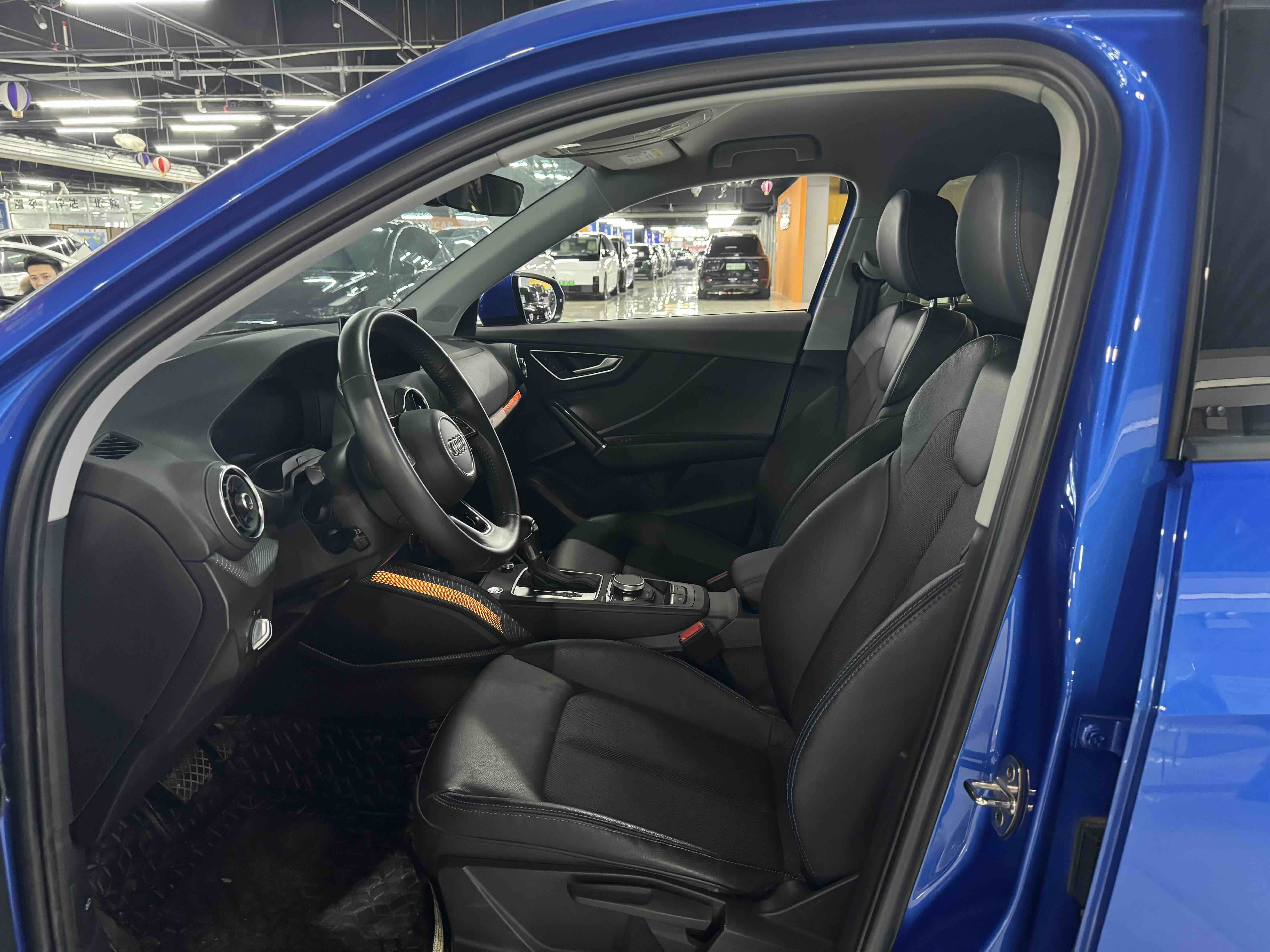 Audi Q2L e-tron 2021 صورة سيارة #4