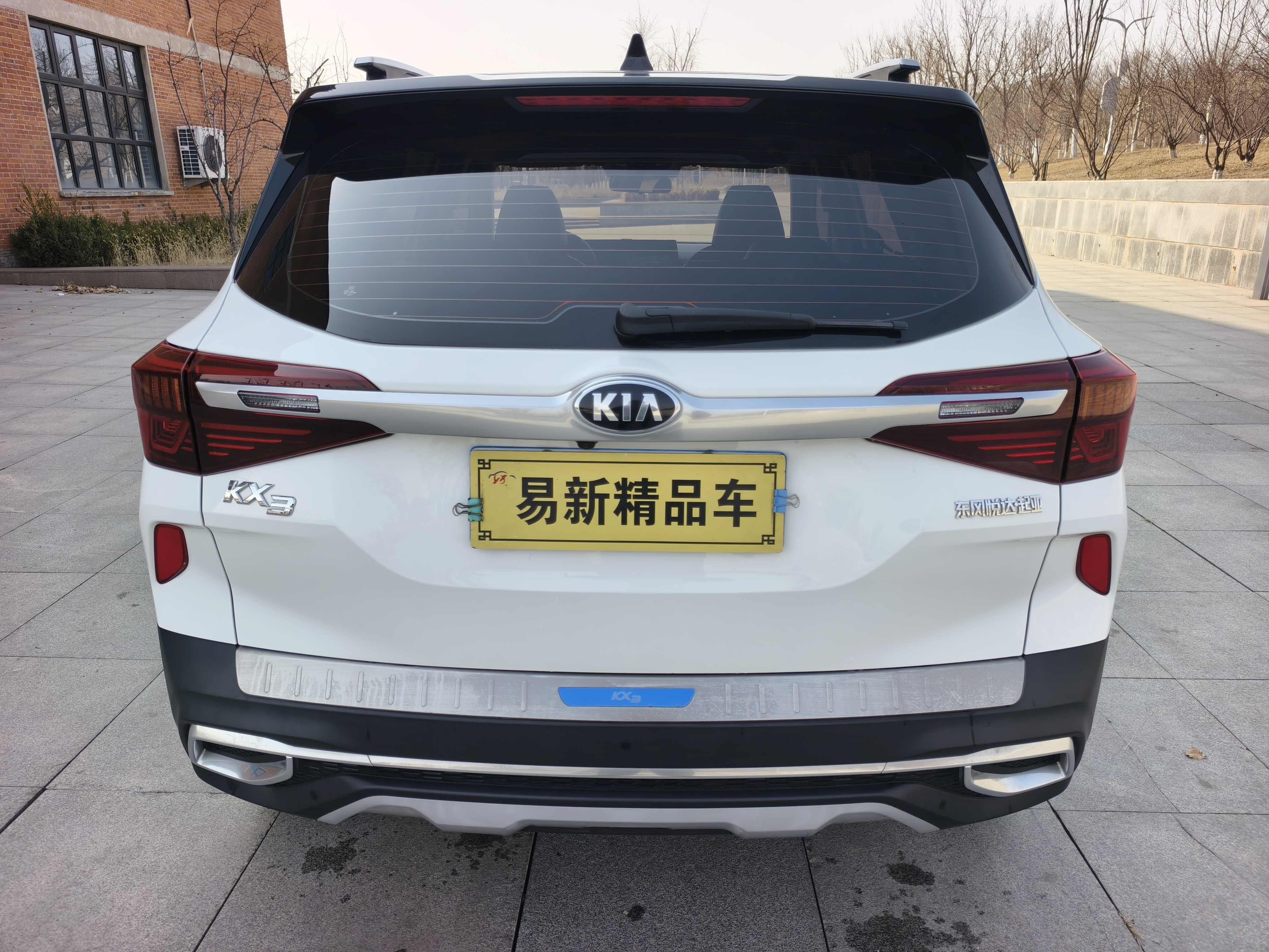 Kia Stonic 2021 изображение автомобиля #4