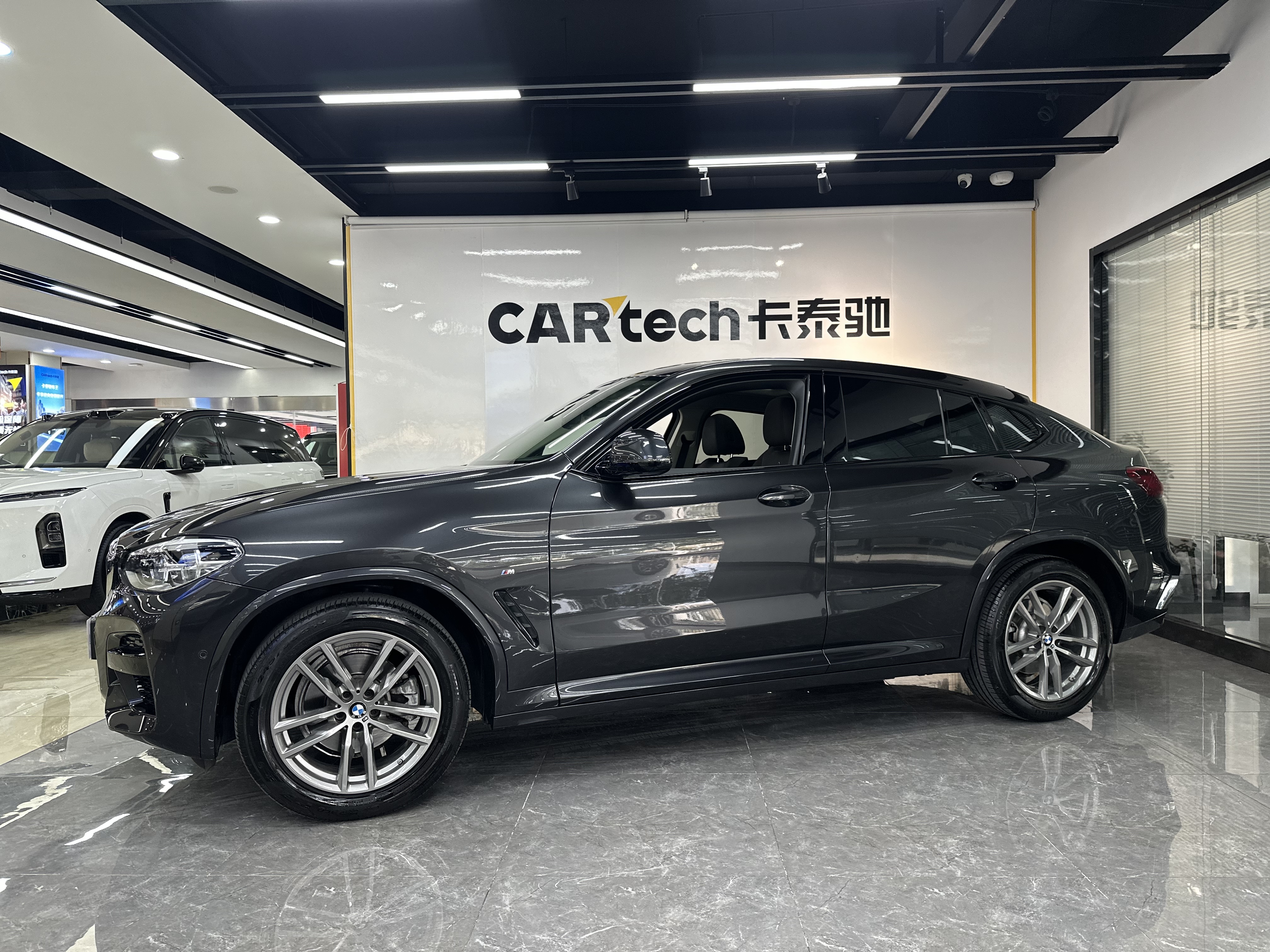 BMW X4 2021 صورة سيارة #4