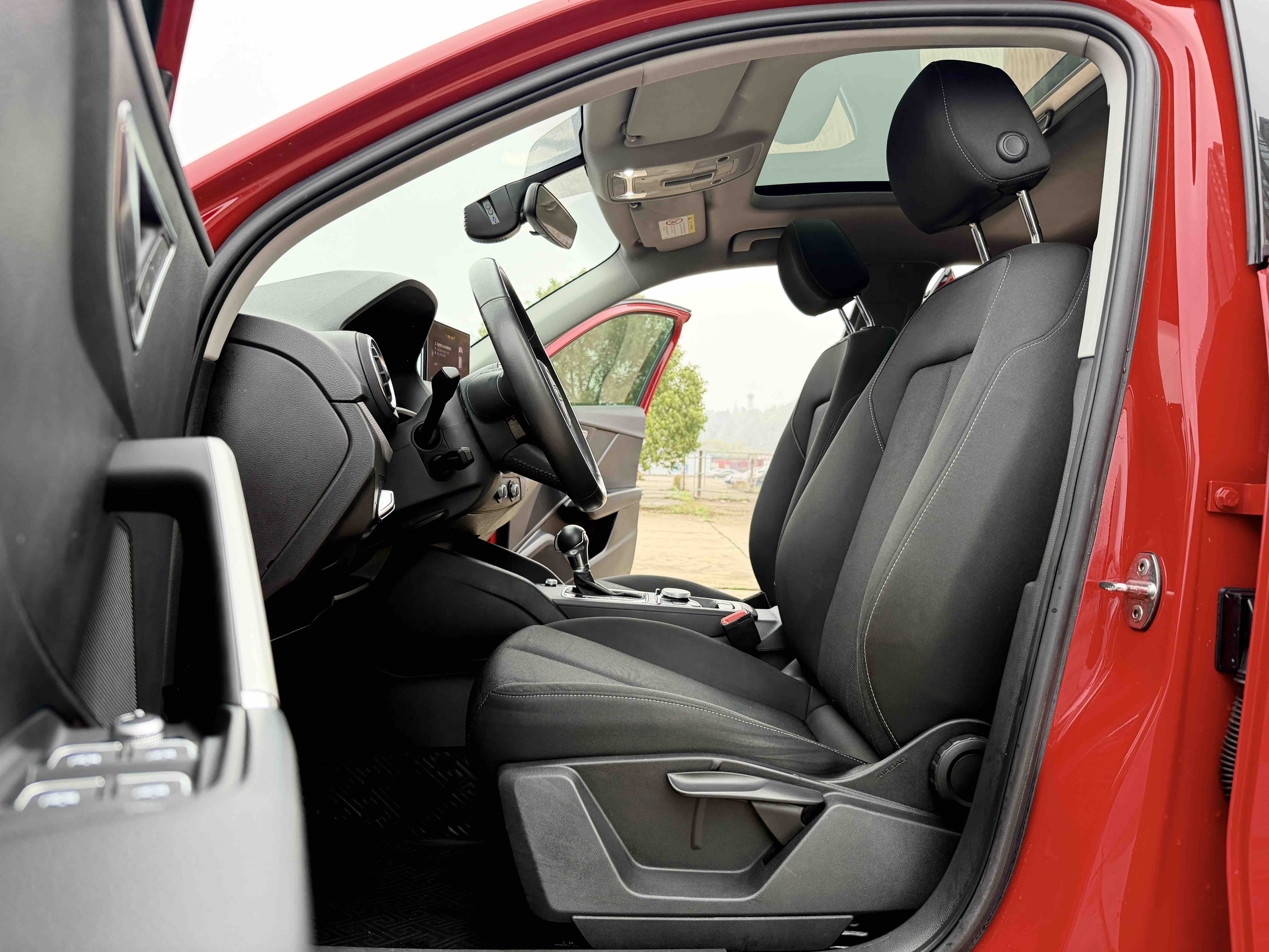 Audi Q2L 2021 car image #4