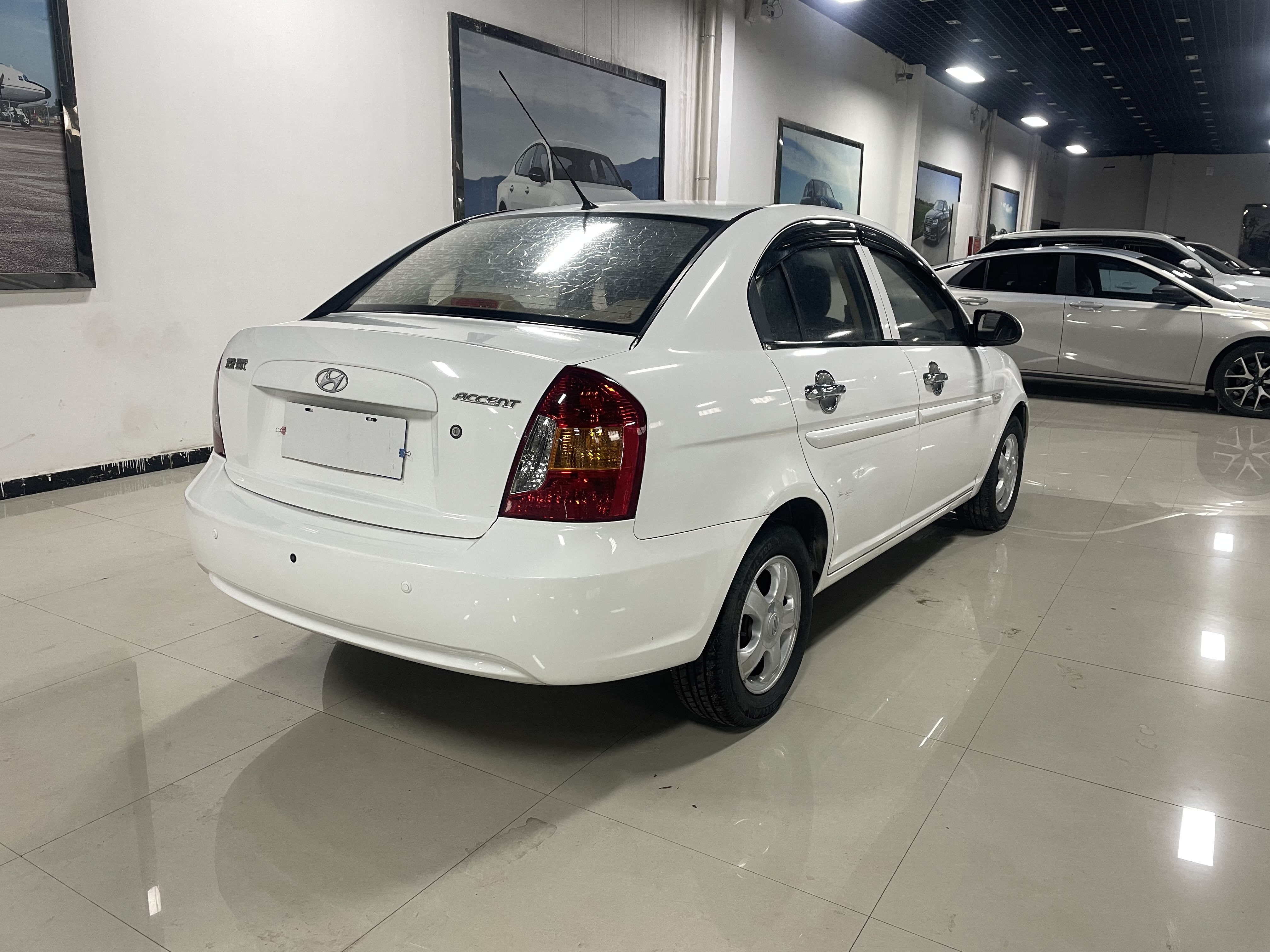 Hyundai Accent 2010 #4 Hyundai Accent 2010 car image #4