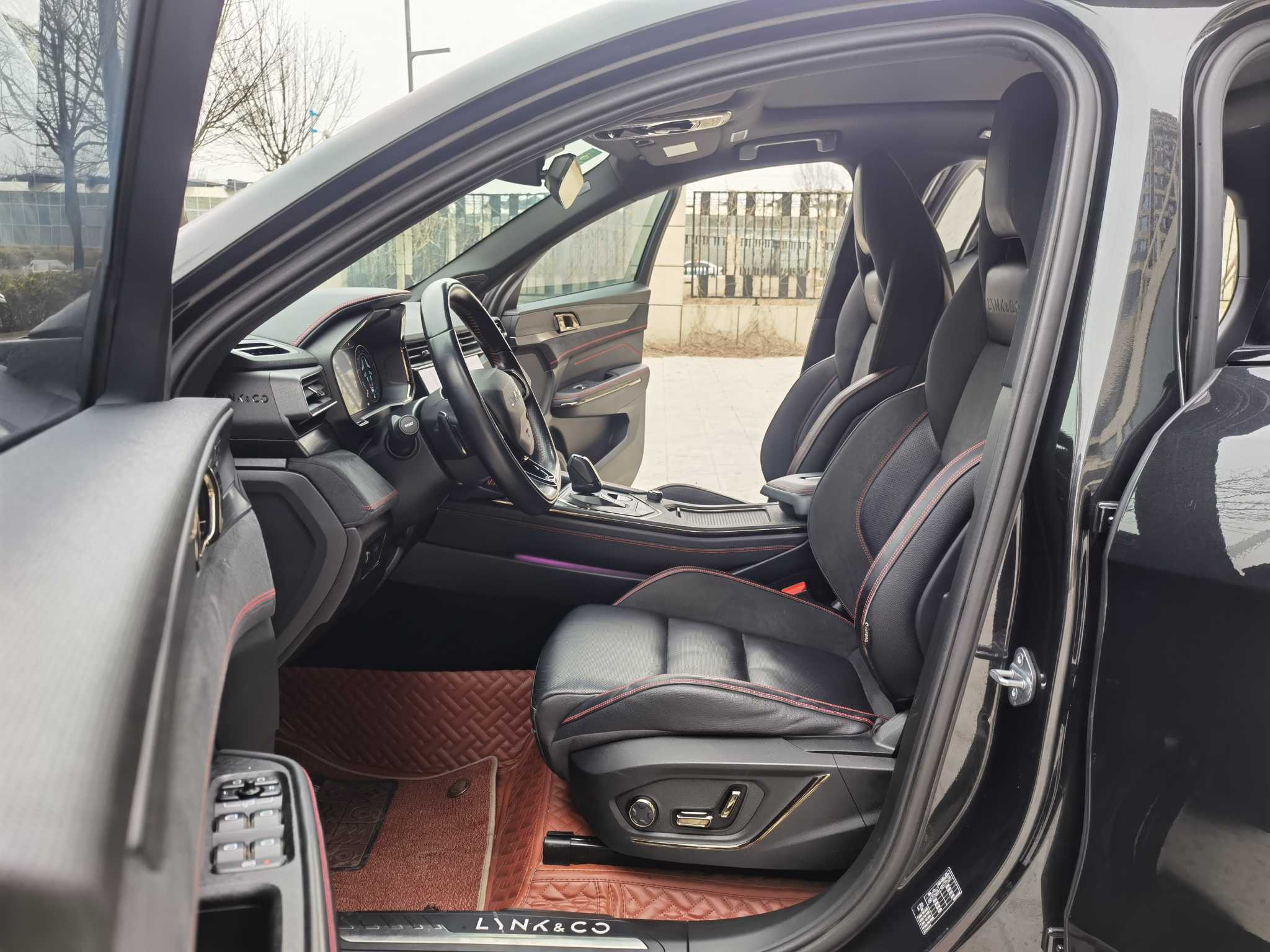 Lynk & Co 05 2020 car image #4