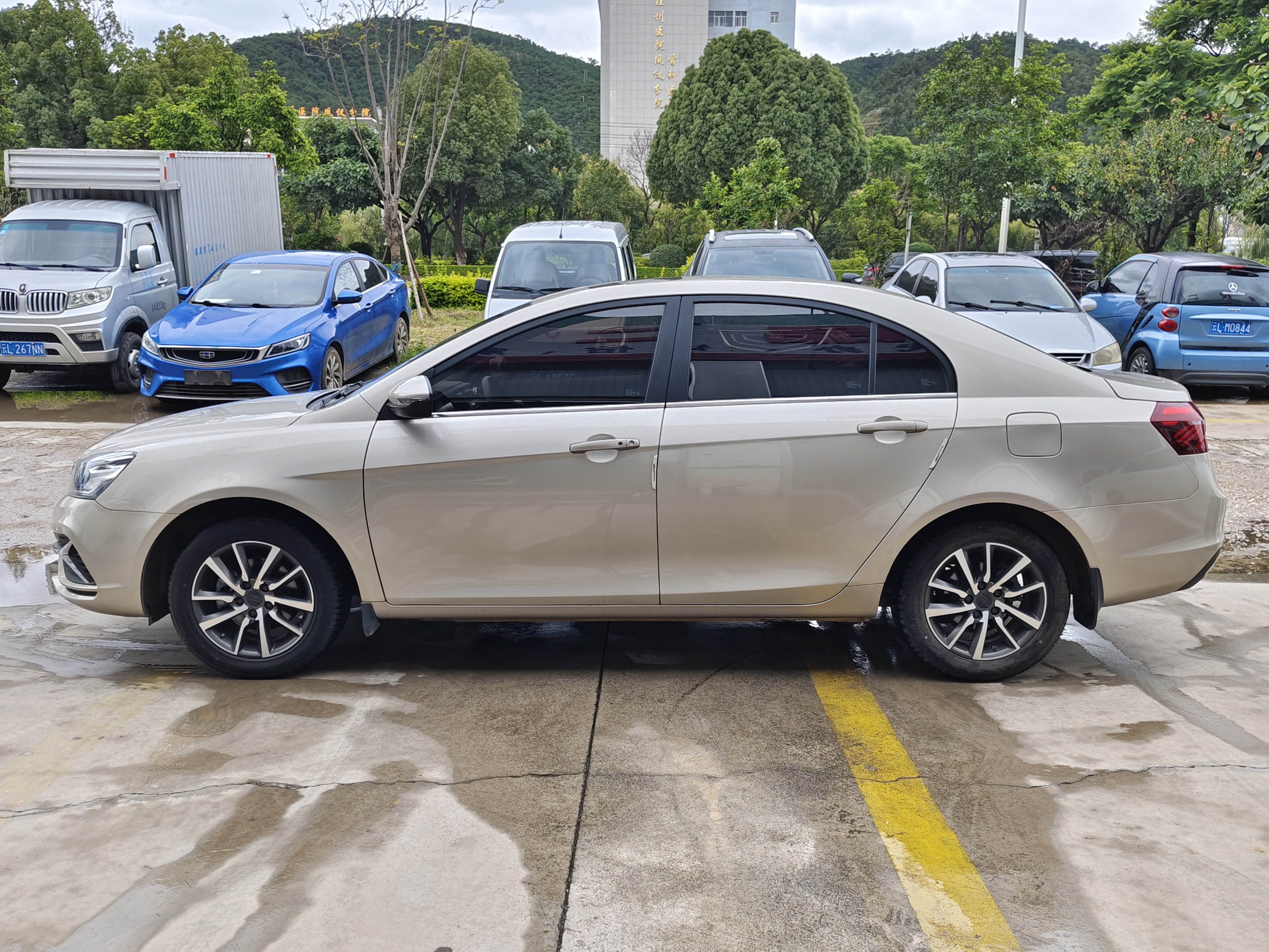 GEELY Emgrand 2020 #4 GEELY Emgrand 2020 car image #4