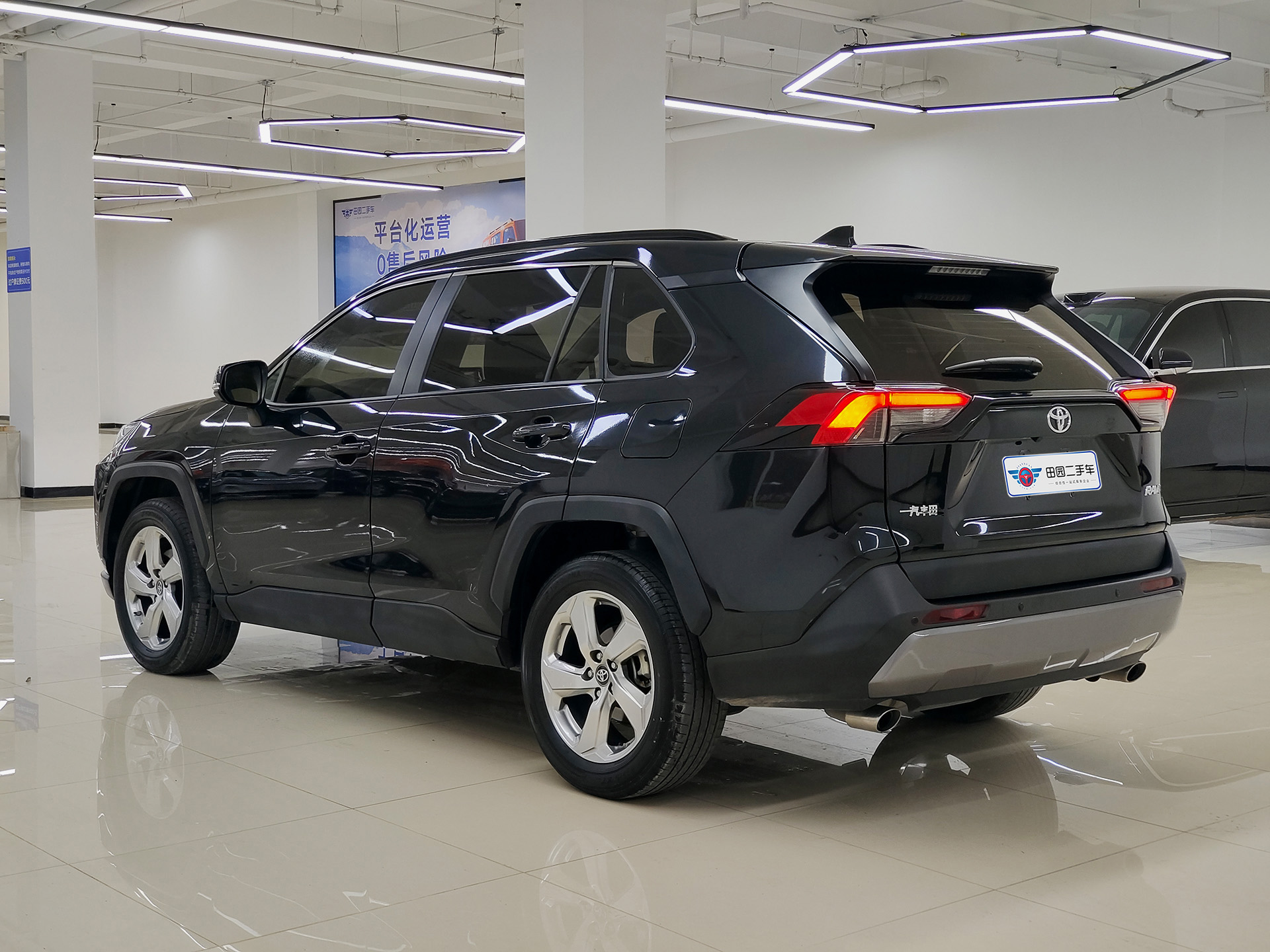 Toyota RAV4 2020 immagine di auto #4