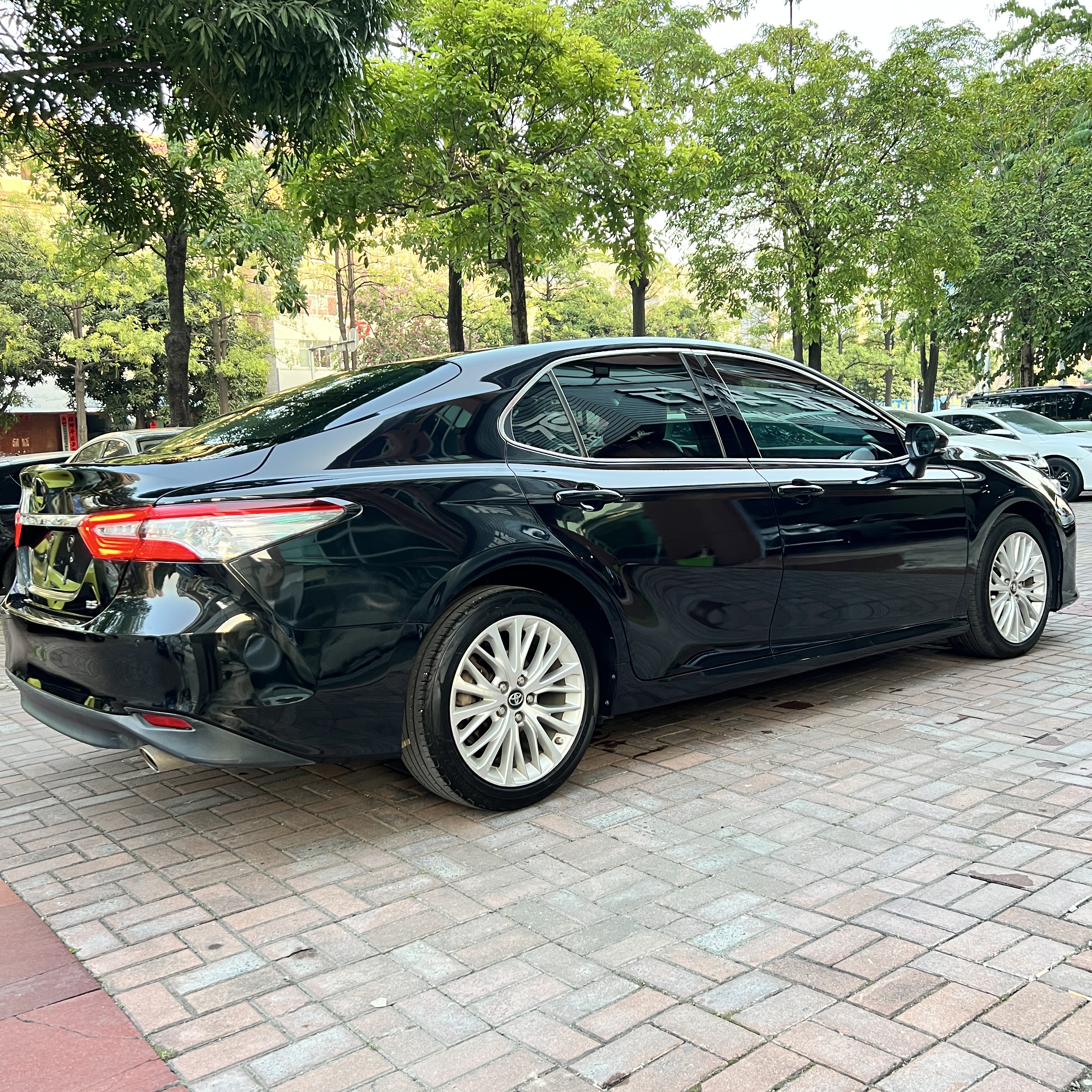 Toyota Camry 2021 immagine di auto #4