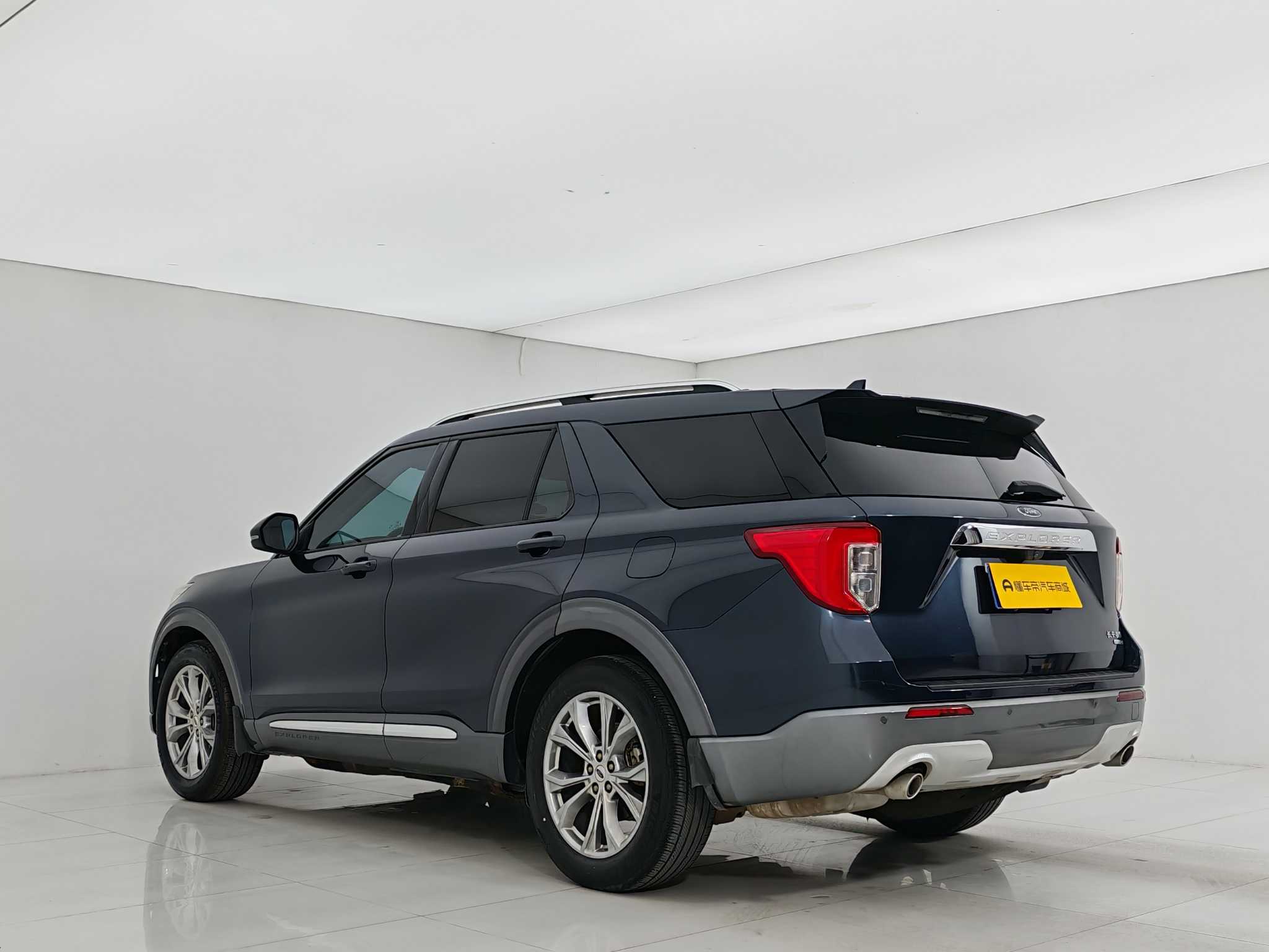 Ford Explorer 2022 car image #4