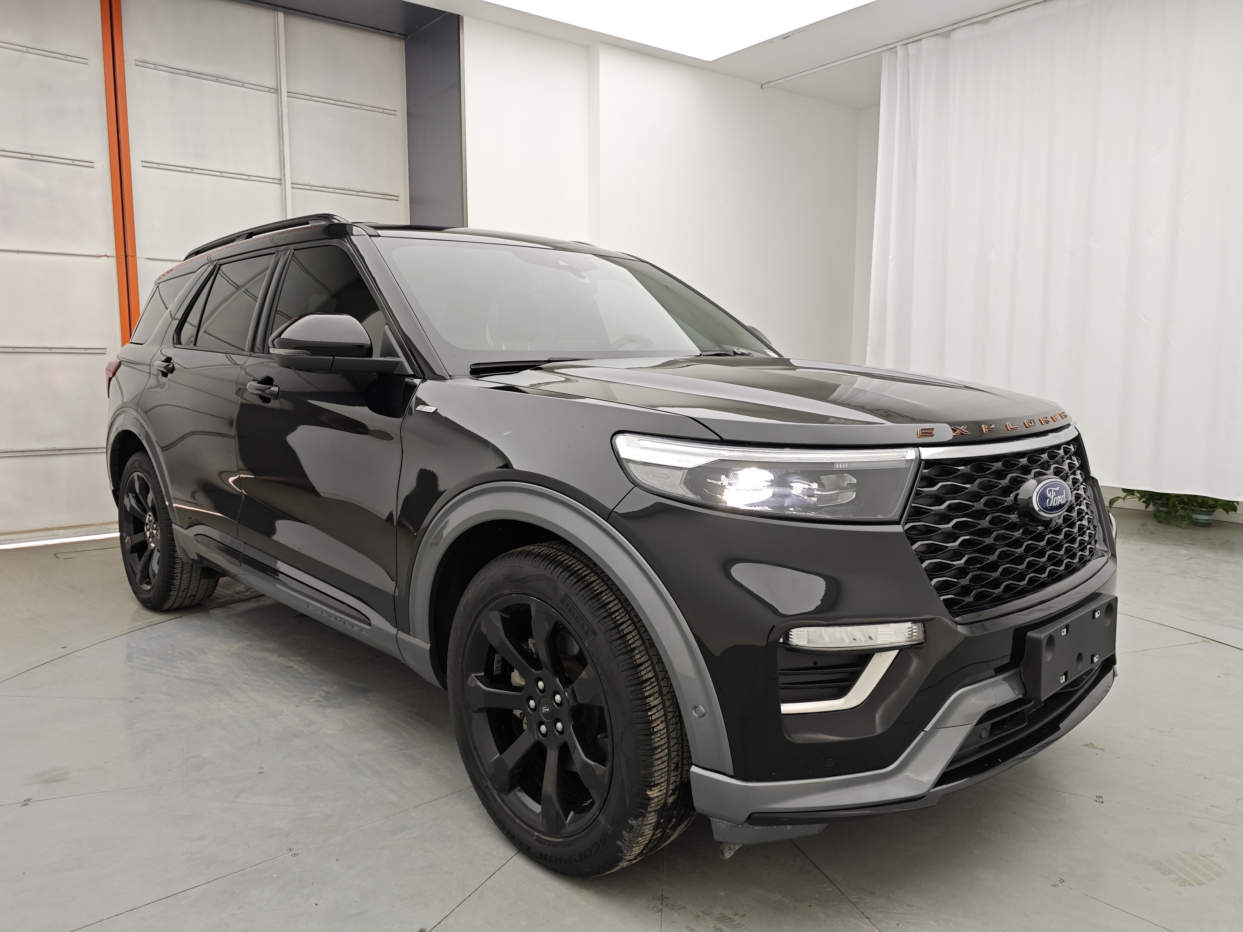 Ford Explorer 2021 car image #4