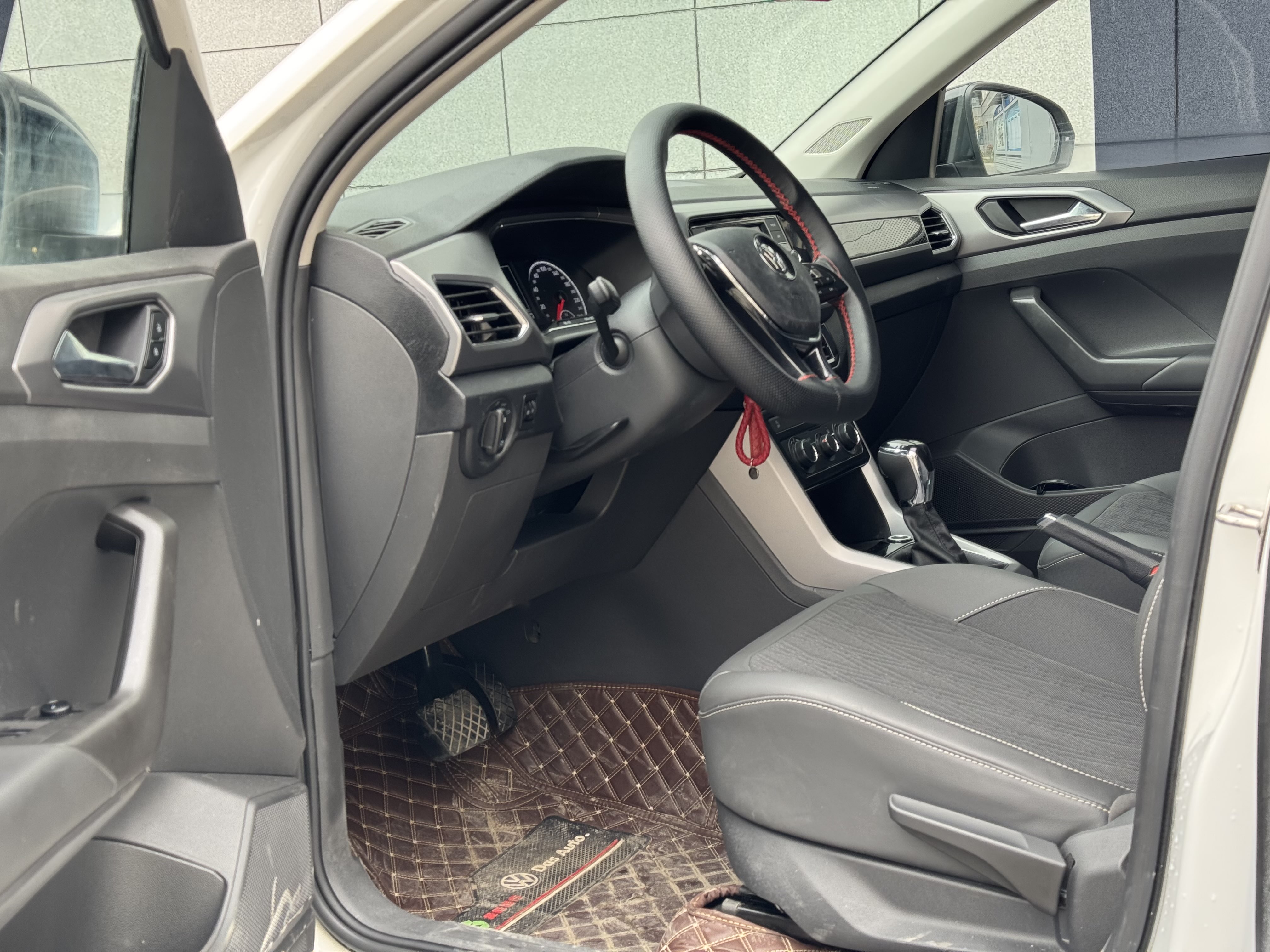 Volkswagen T-Cross 2020 immagine di auto #4