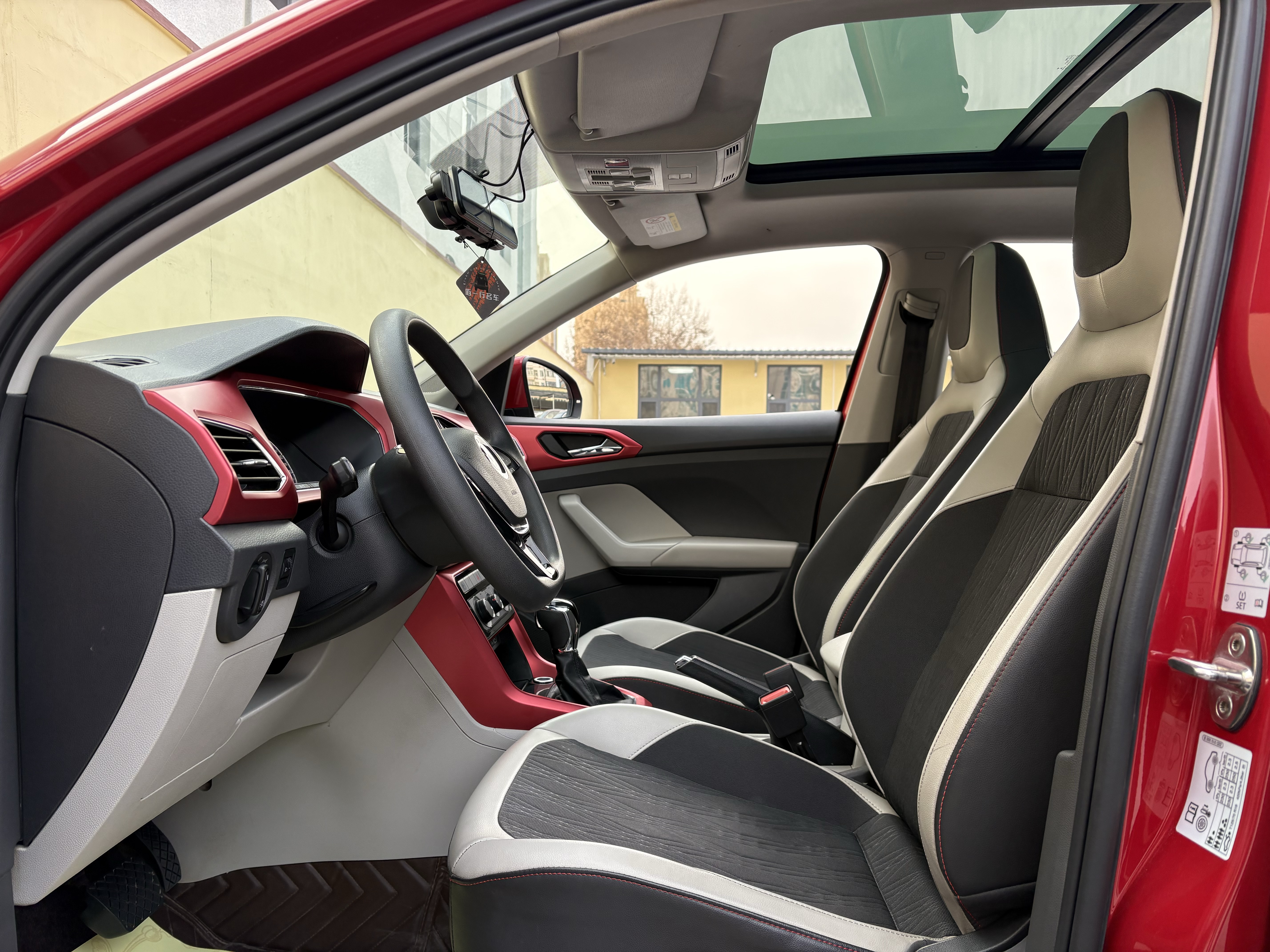 Volkswagen T-Cross 2021 #4 Volkswagen T-Cross 2021 car image #4
