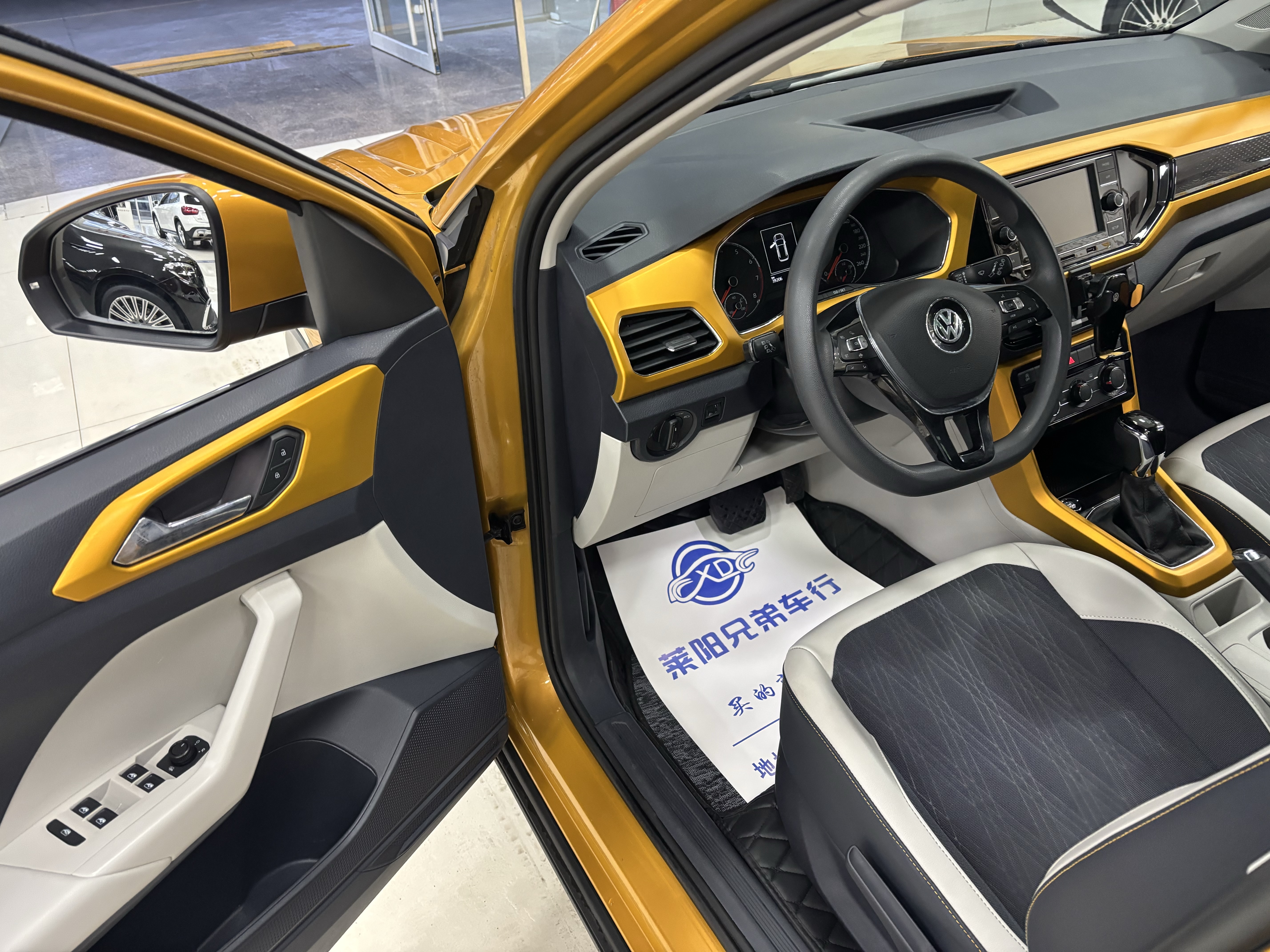 Volkswagen T-Cross 2021 #4 Volkswagen T-Cross 2021 car image #4