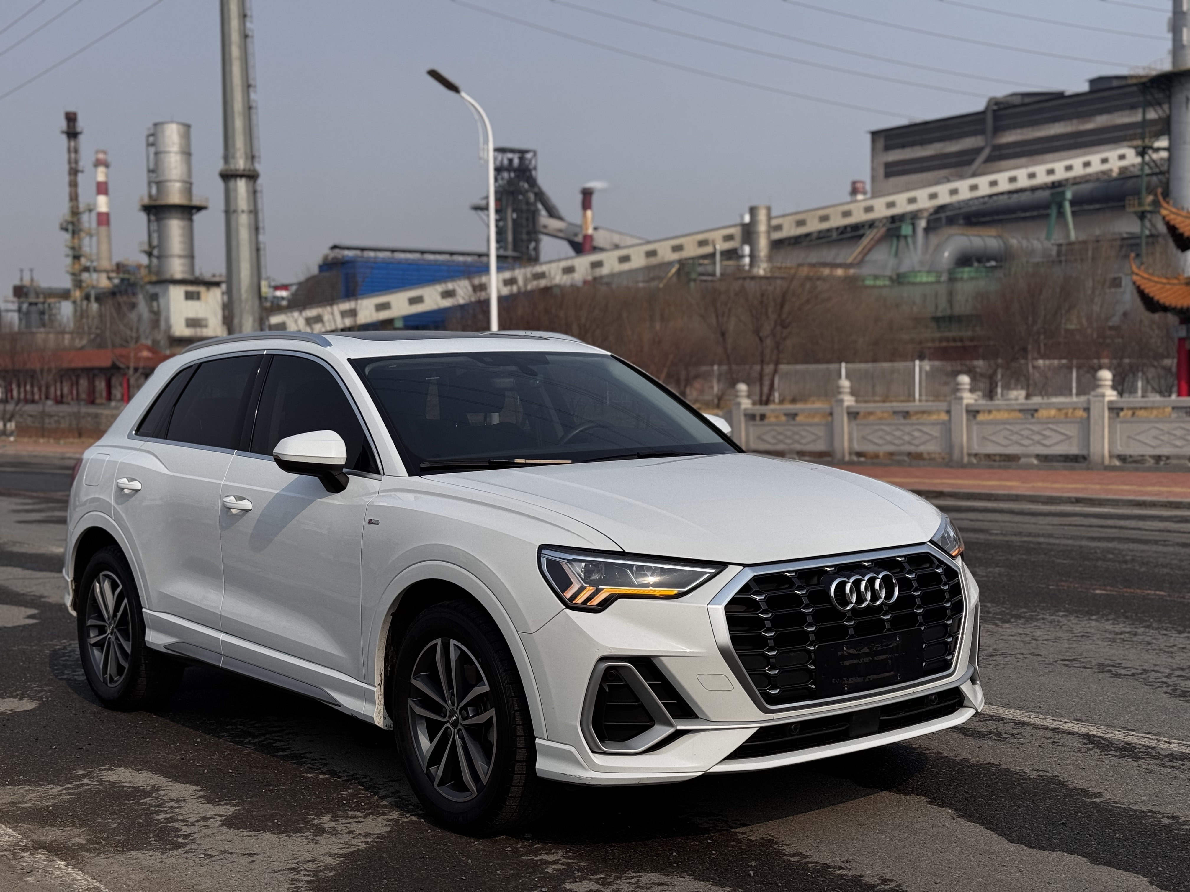 Audi Q3 2021 car image #4