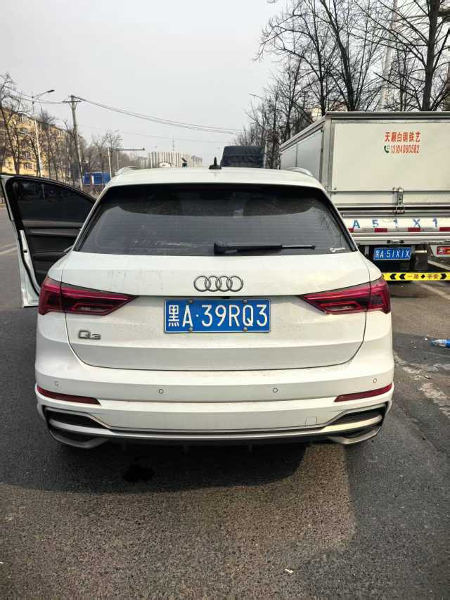 Audi Q3 2022 car image #4