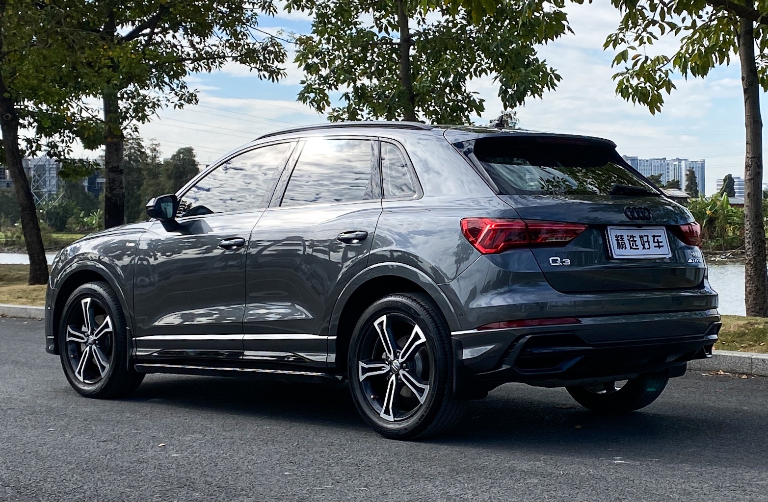 Audi Q3 2021 car image #4