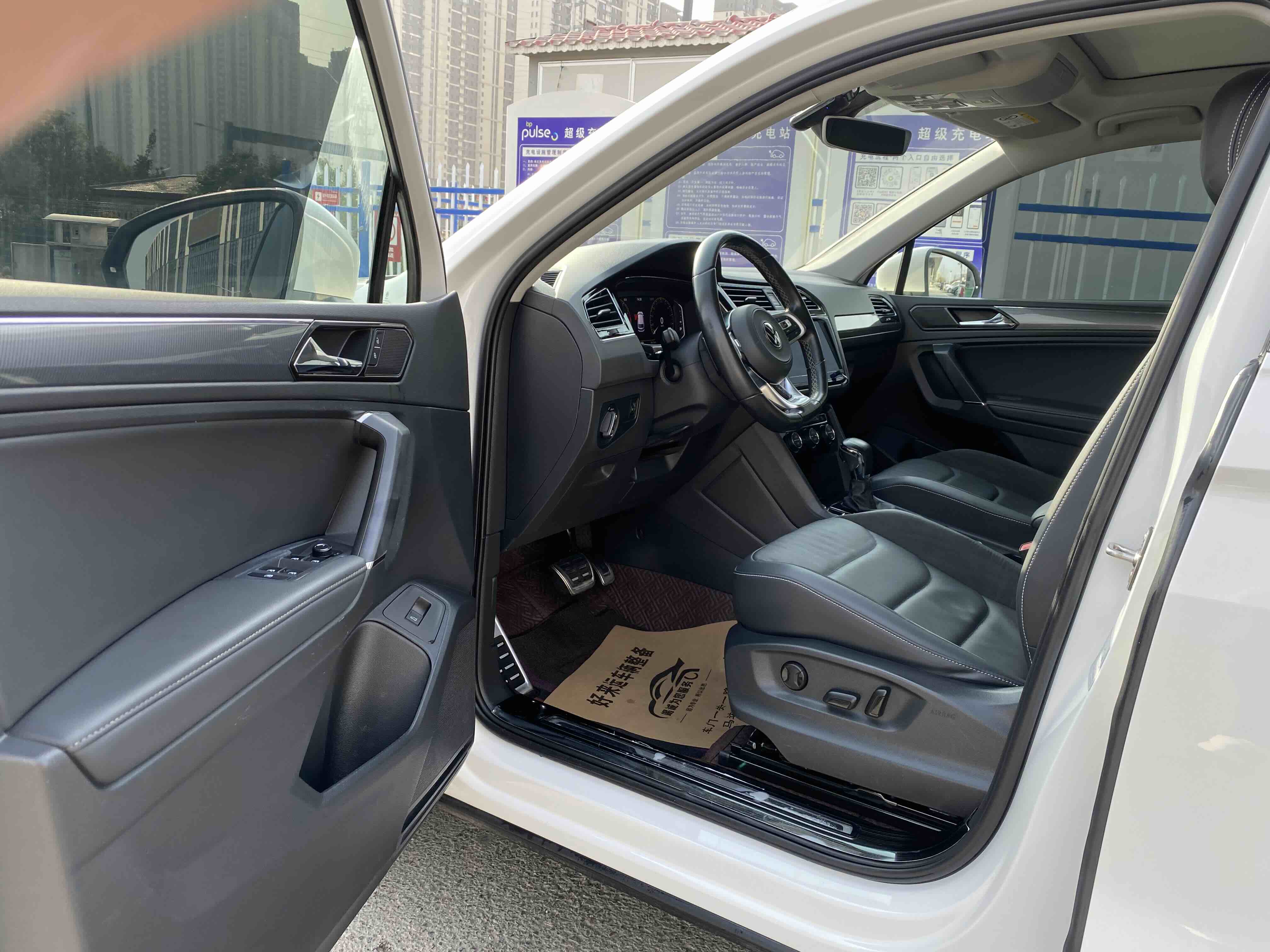 Volkswagen Tiguan L 2021 car image #4