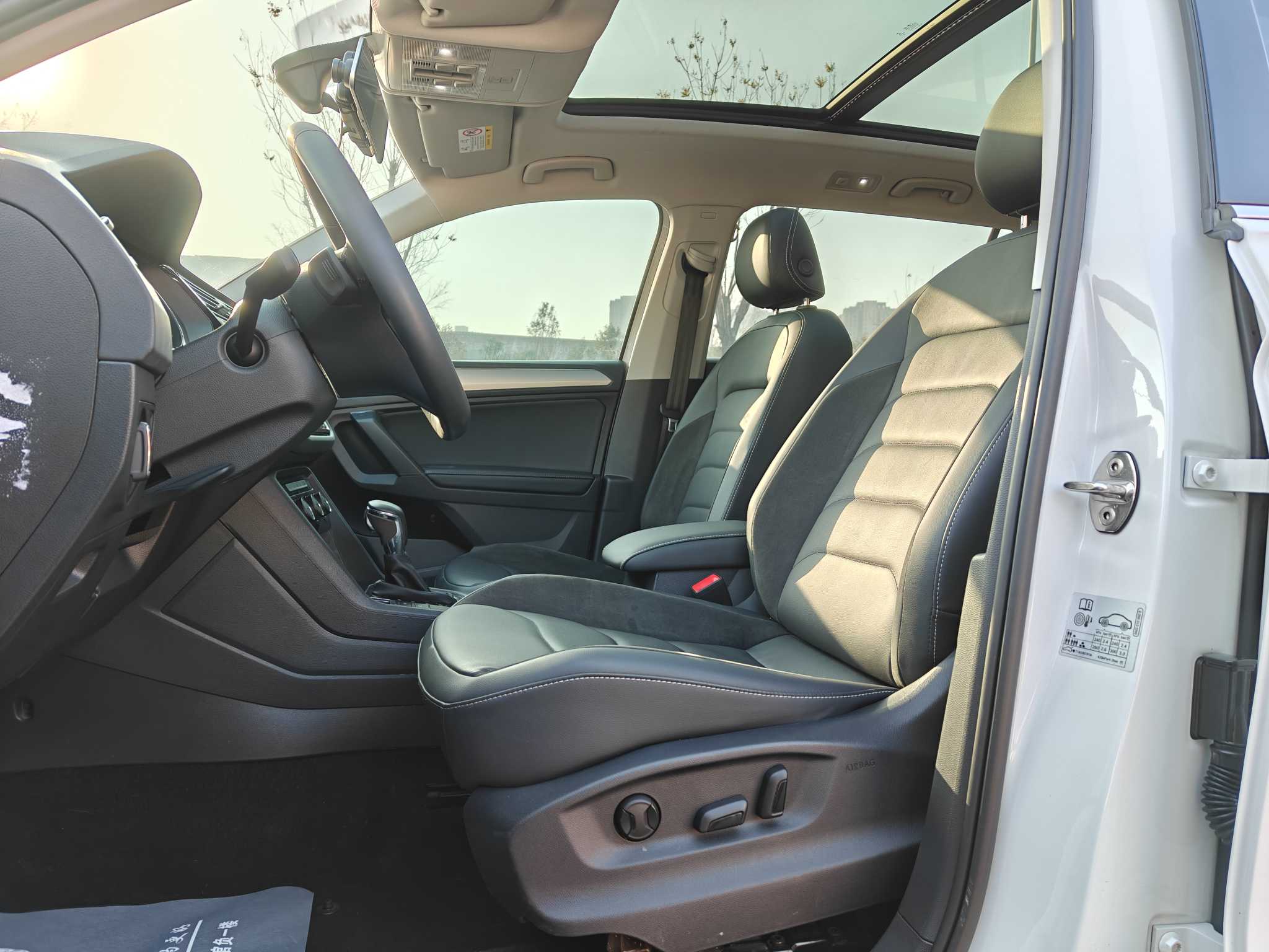 Volkswagen Tiguan L 2021 car image #4