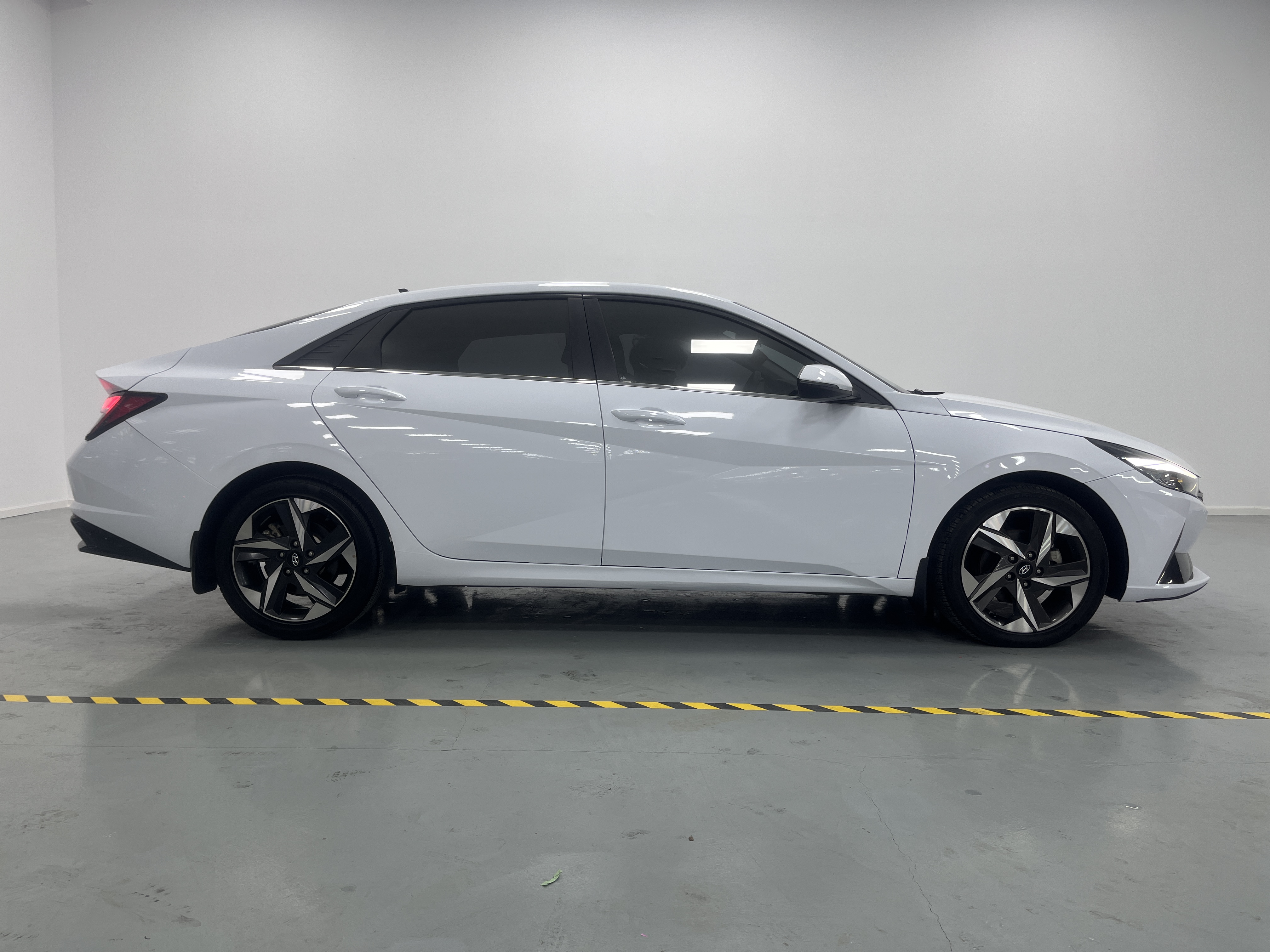 Hyundai Elantra 2021 immagine di auto #4