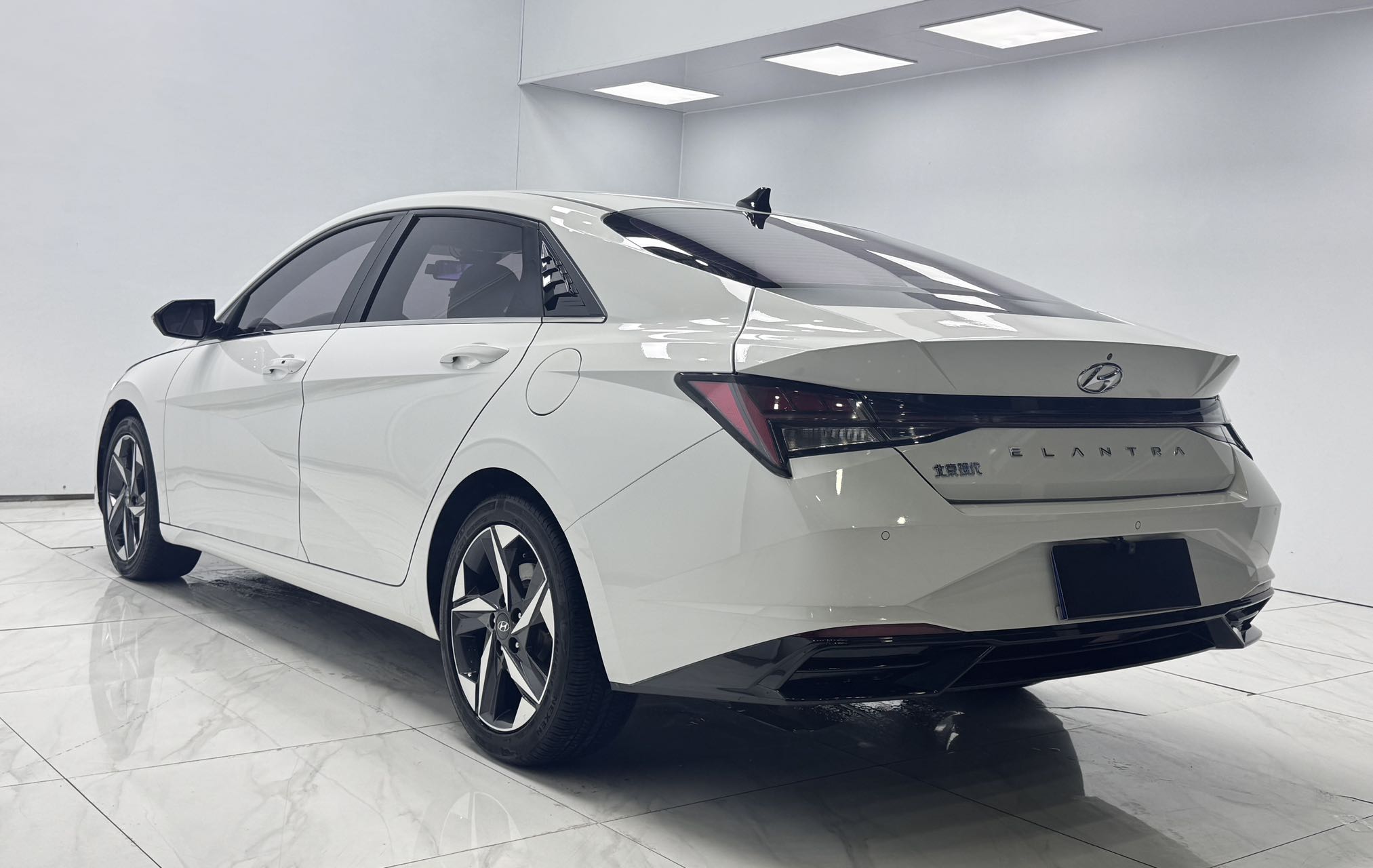 Hyundai Elantra 2021 immagine di auto #4