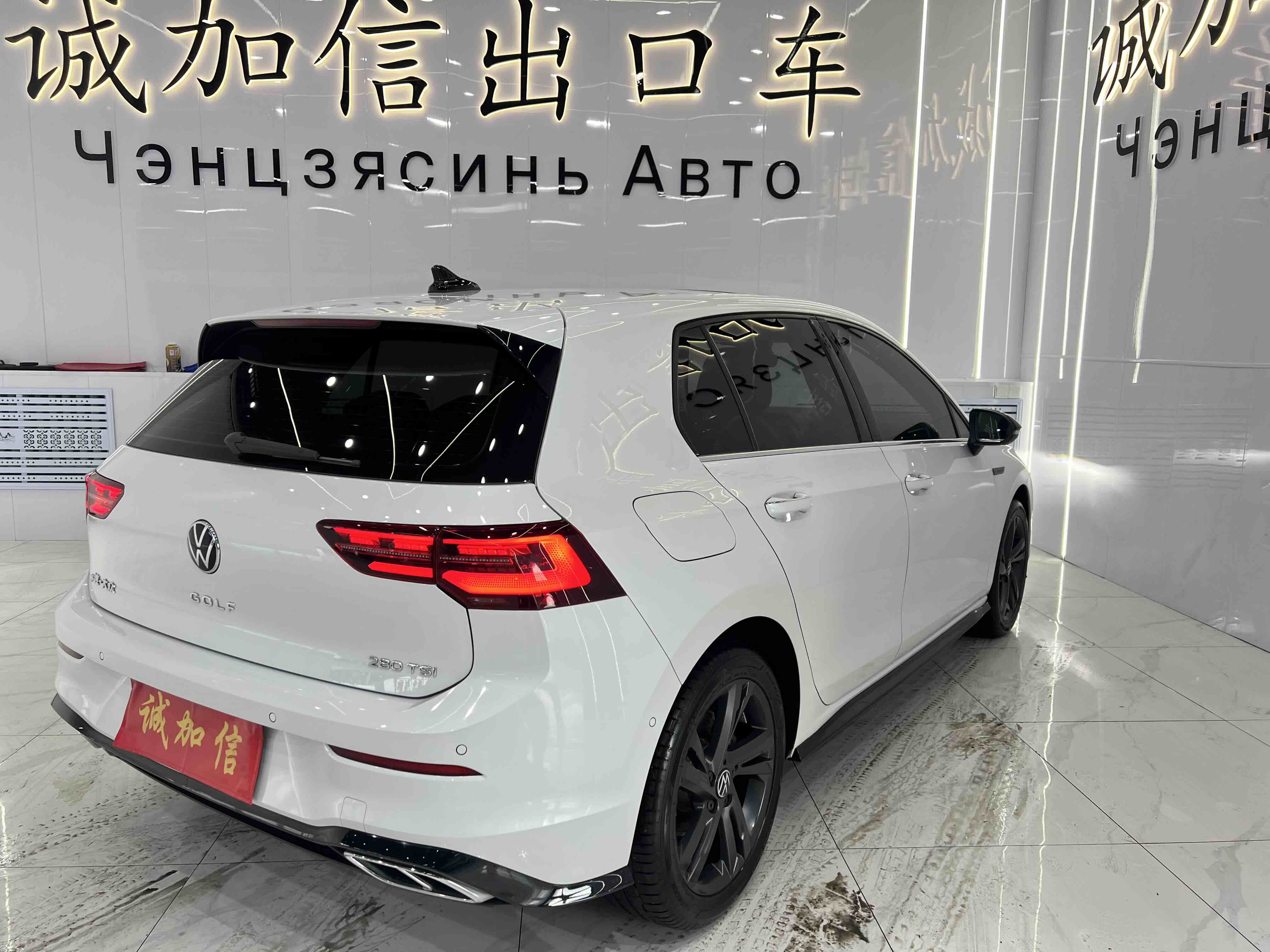 Volkswagen Golf 2022 car image #4