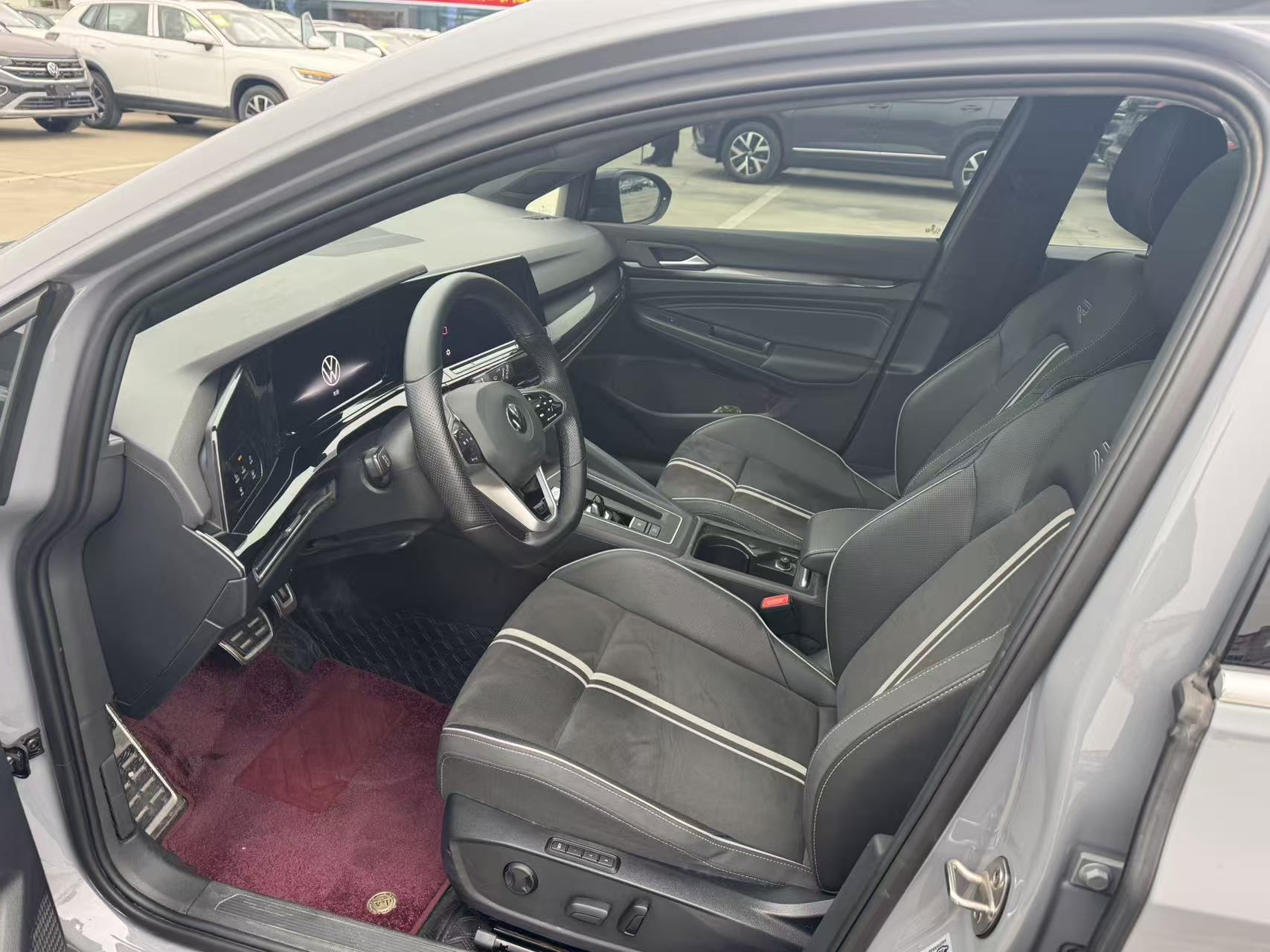 Volkswagen Golf 2022 car image #4