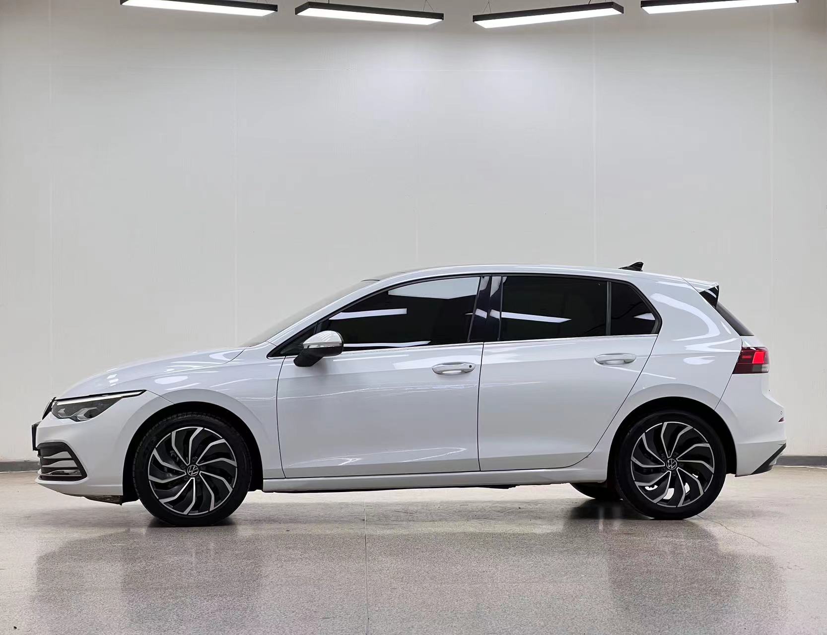 Volkswagen Golf 2022 car image #4