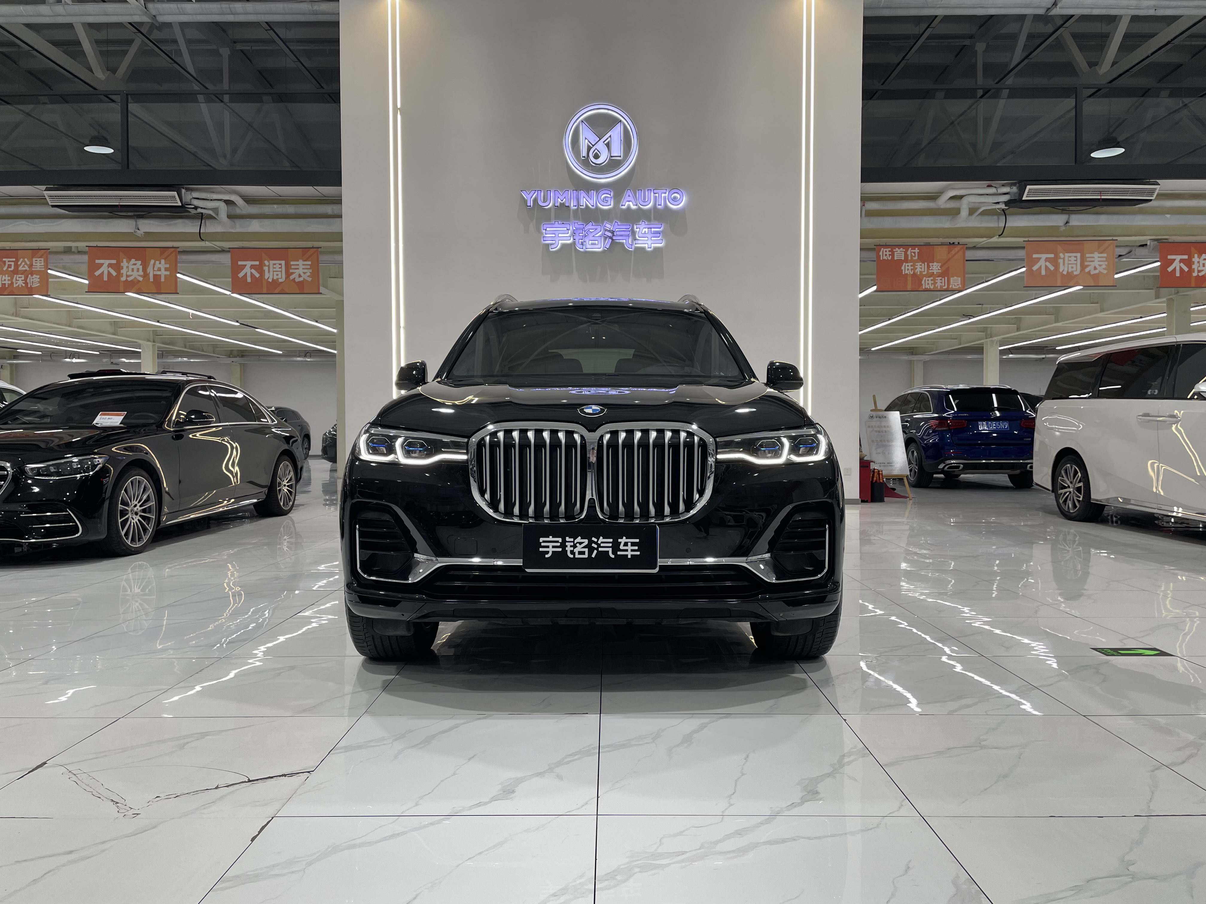 BMW X7 M60i 2021 car image #4