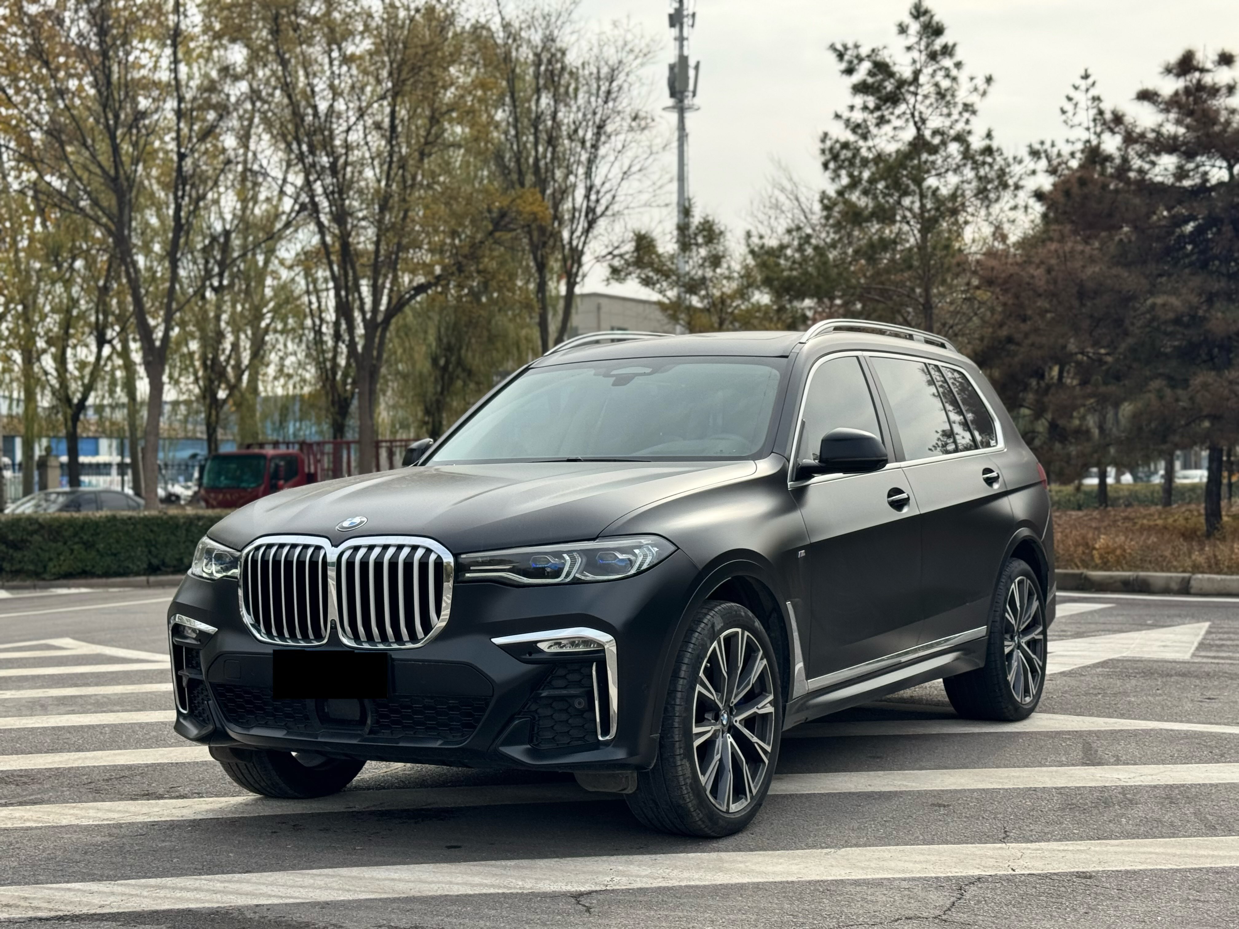 BMW X7 M60i 2021 car image #4