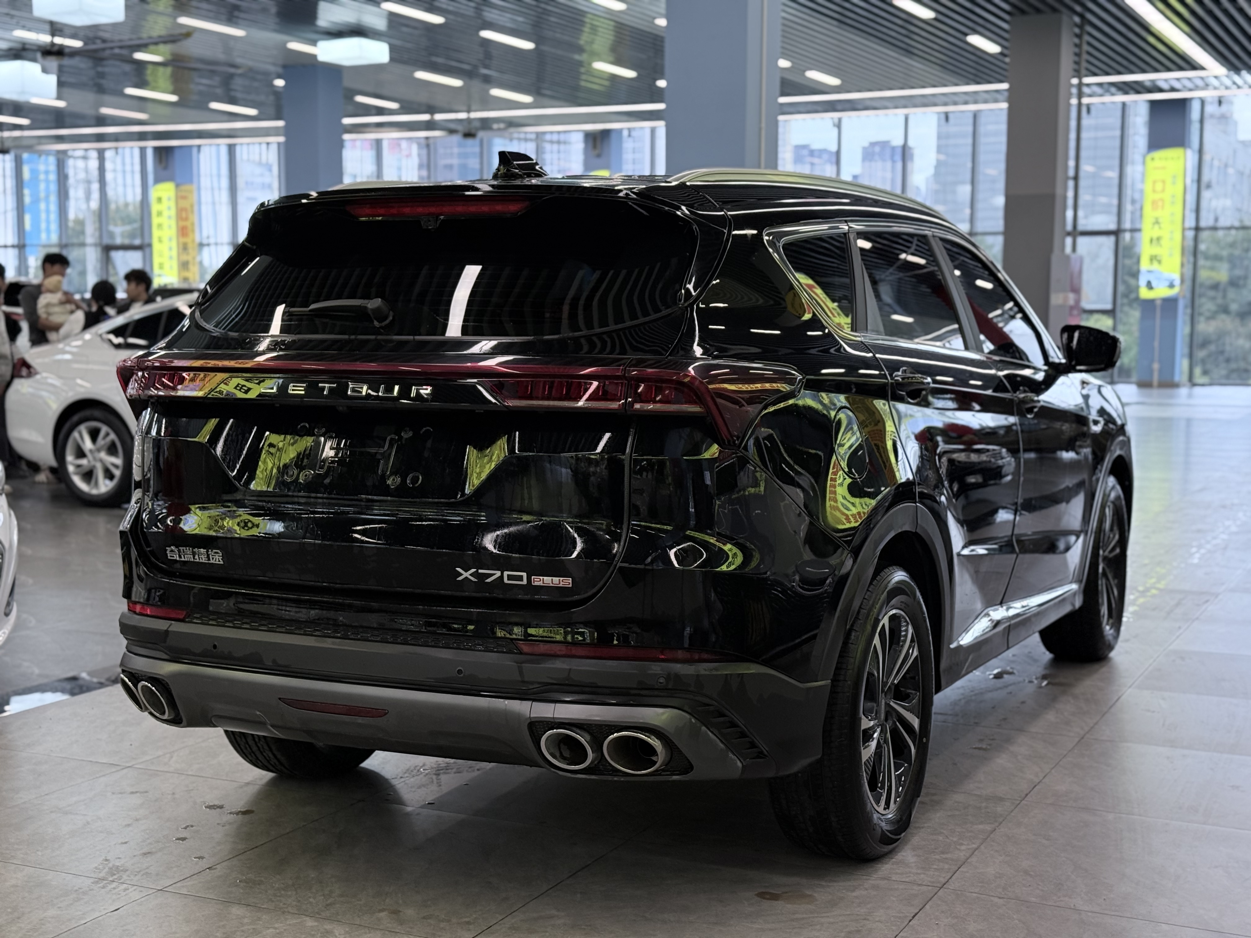 X70 PLUS 2023 #4 X70 PLUS 2023 car image #4