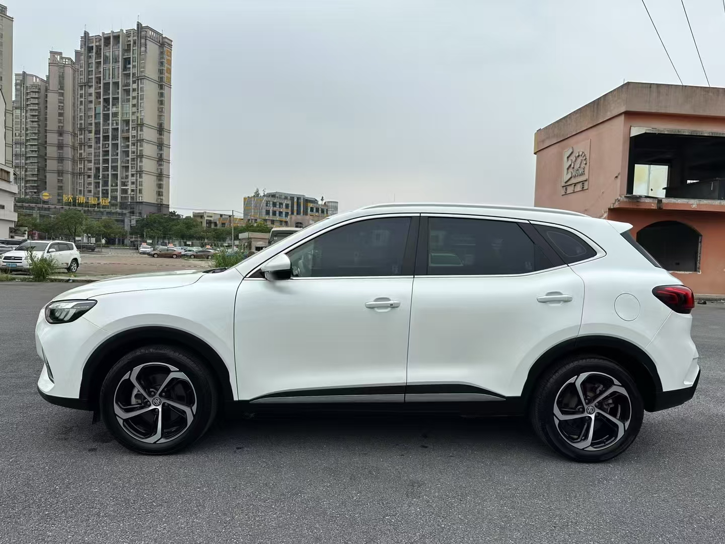 MG Pilot 2022 #4 MG Pilot 2022 car image #4