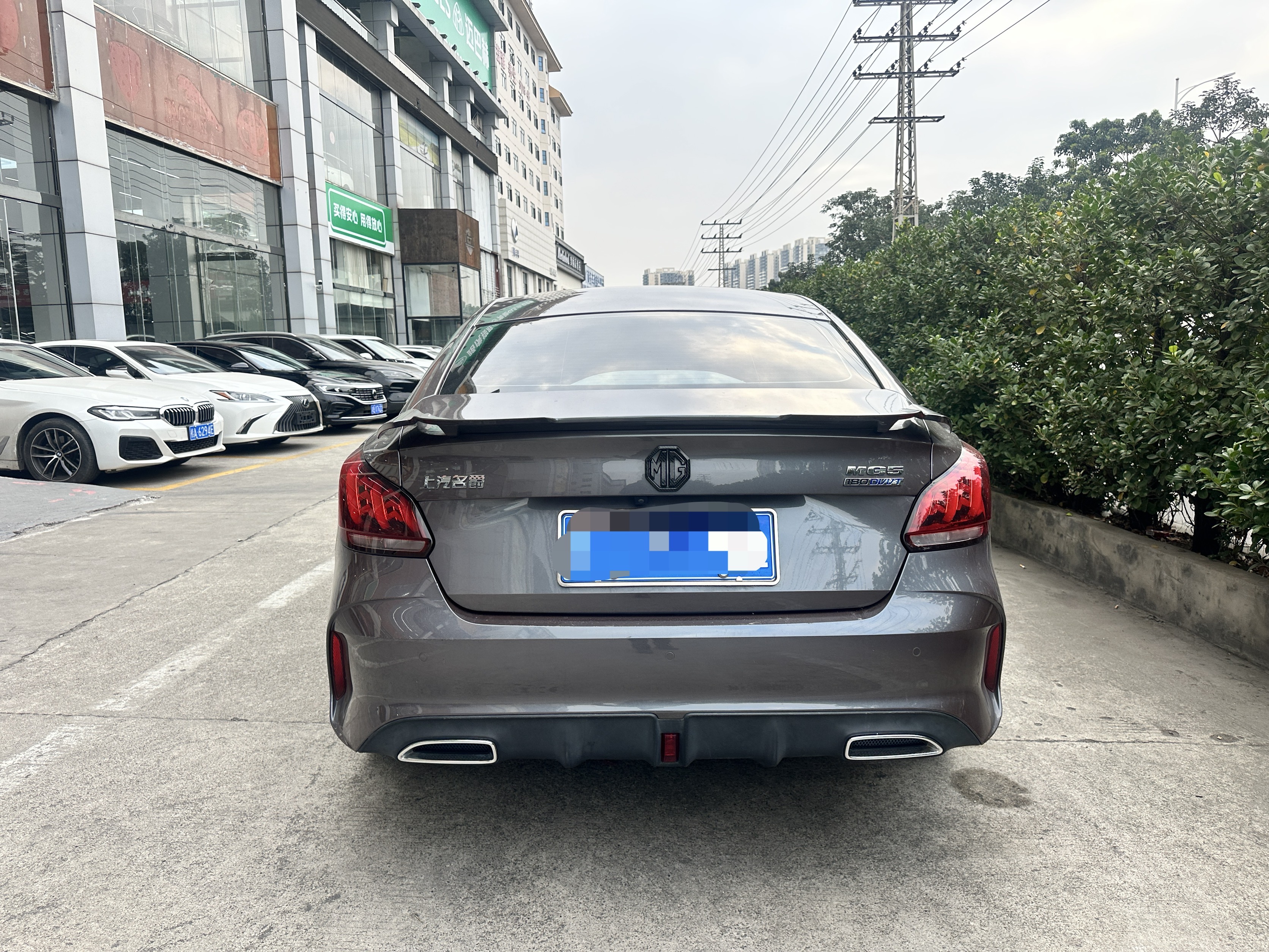 5 2022 immagine di auto #4