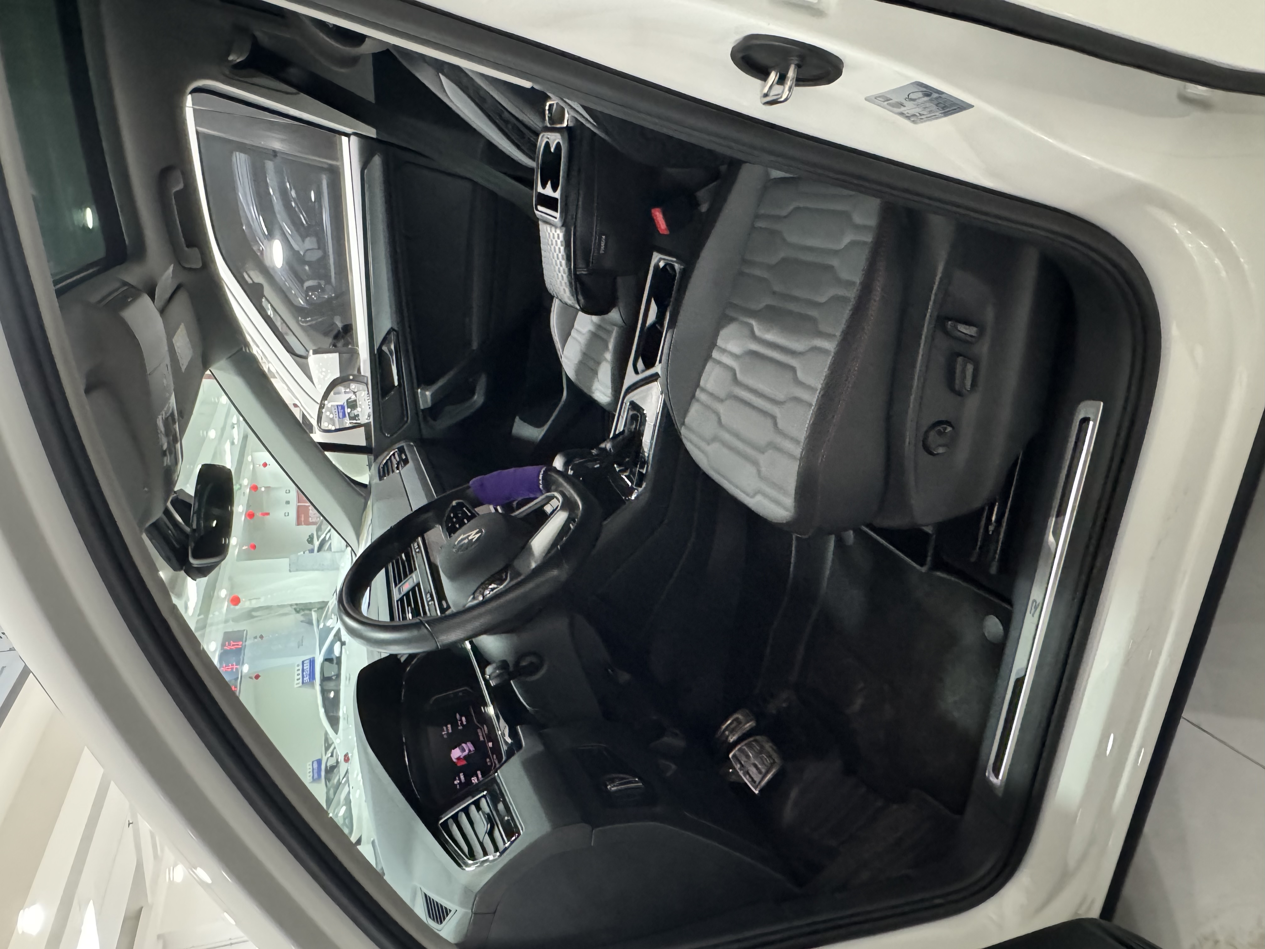 Volkswagen Tiguan X 2021 car image #4