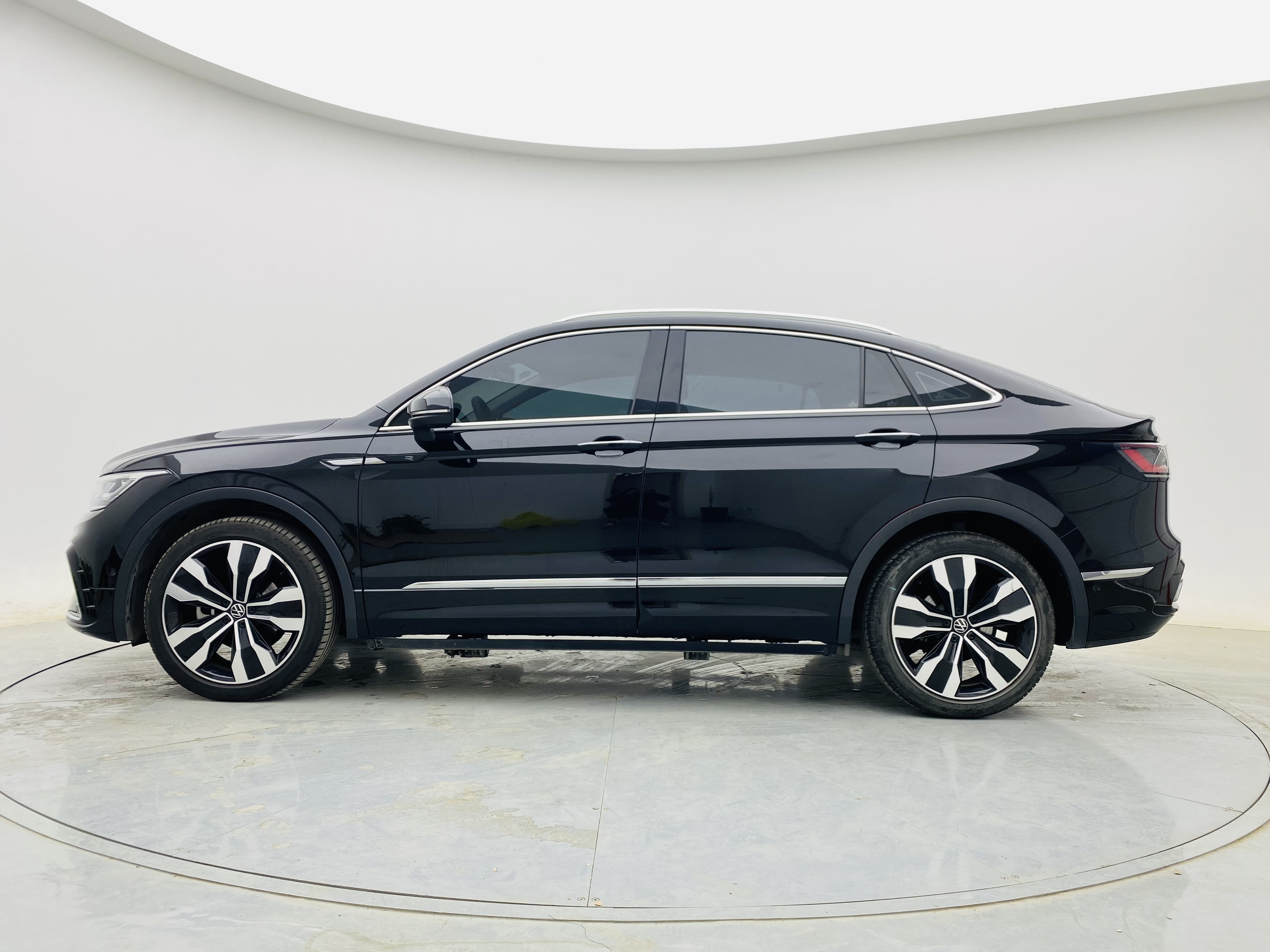 Volkswagen Tiguan X 2021 car image #4