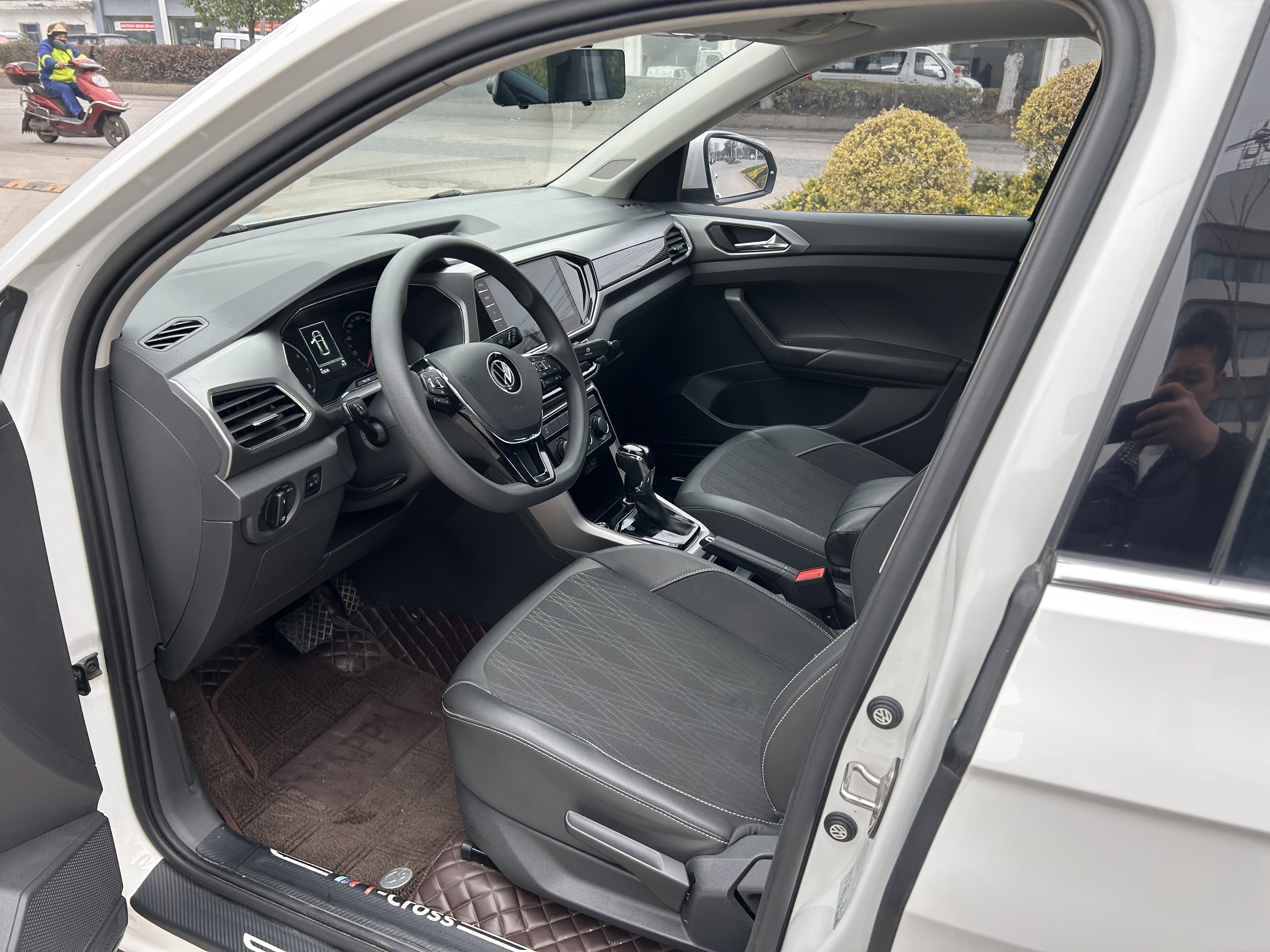 Volkswagen T-Cross 2021 car image #4
