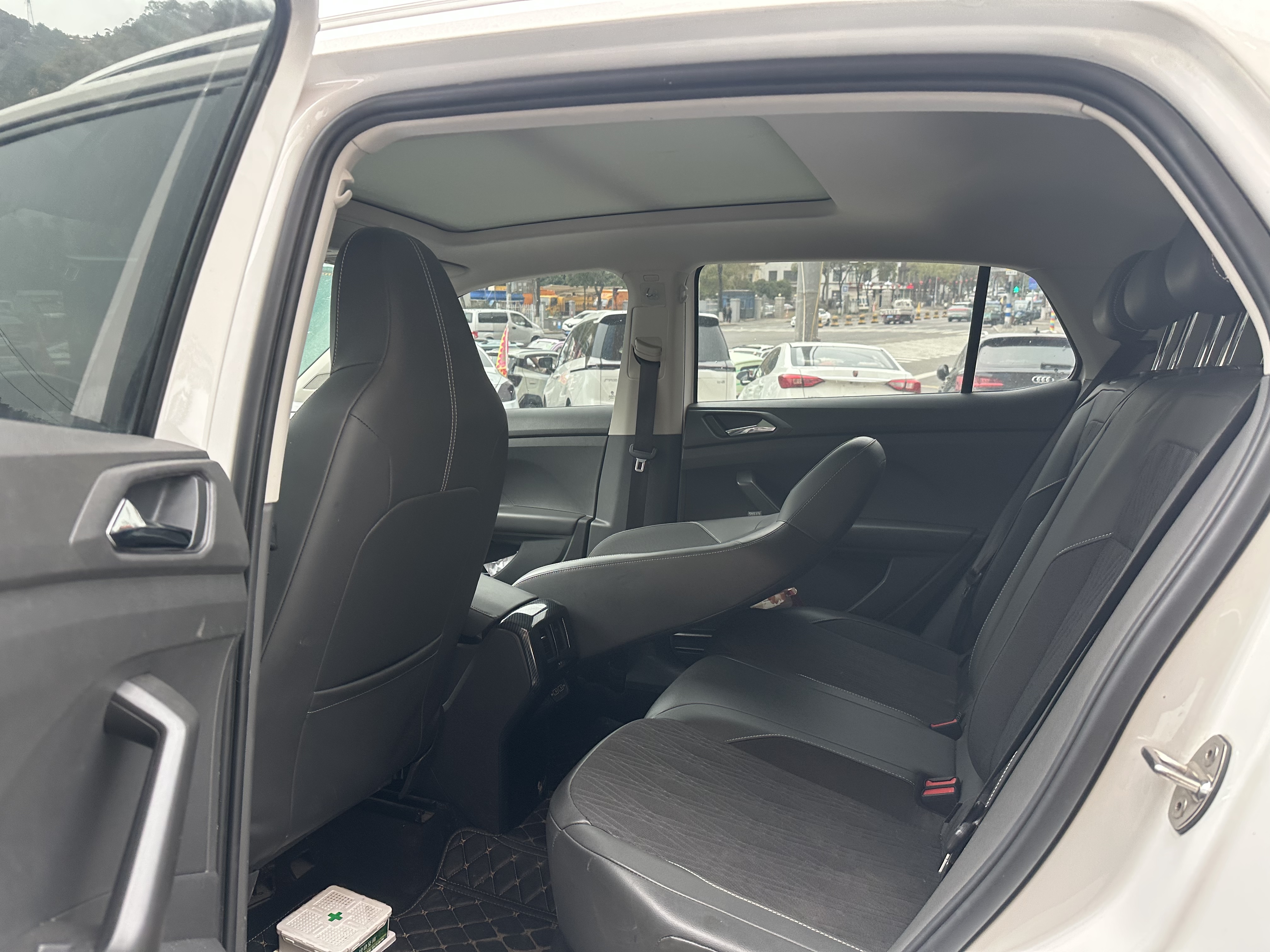 Volkswagen T-Cross 2020 car image #4