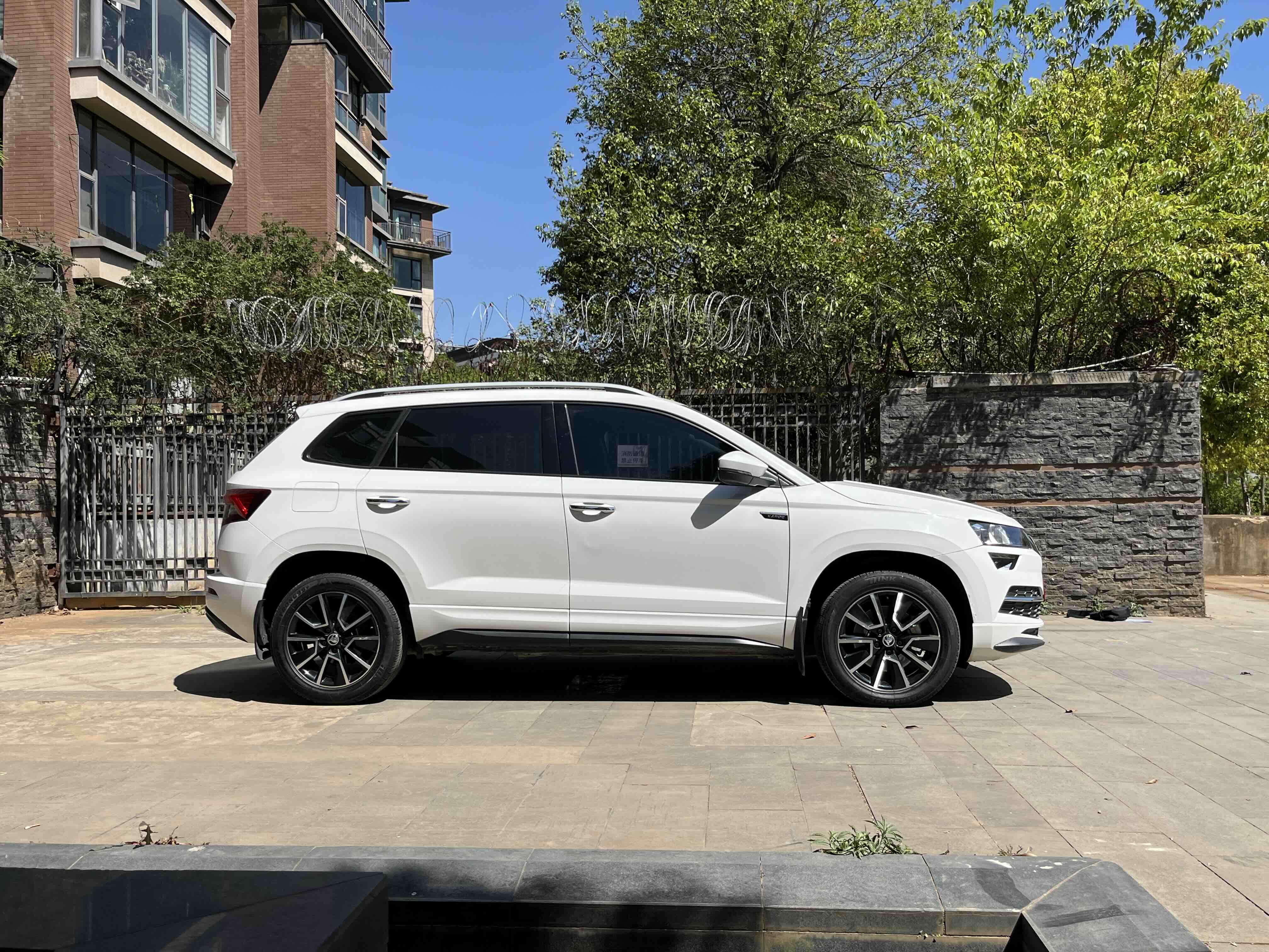 Skoda Karoq 2022 изображение автомобиля #4